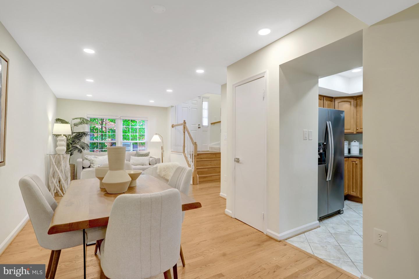 2408-A S WALTER REED DR S #1, ARLINGTON, Virginia 22206, 3 Bedrooms Bedrooms, ,2 BathroomsBathrooms,Residential,For sale,2408-A S WALTER REED DR S #1,VAAR2060674 MLS # VAAR2060674