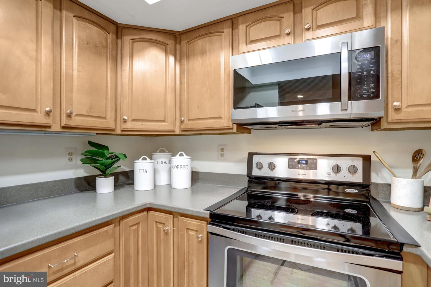 2408-A S WALTER REED DR S #1, ARLINGTON, Virginia 22206, 3 Bedrooms Bedrooms, ,2 BathroomsBathrooms,Residential,For sale,2408-A S WALTER REED DR S #1,VAAR2060674 MLS # VAAR2060674