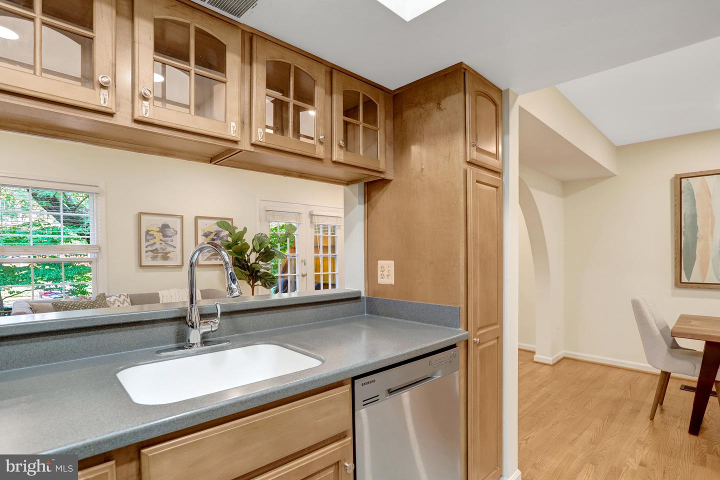 2408-A S WALTER REED DR S #1, ARLINGTON, Virginia 22206, 3 Bedrooms Bedrooms, ,2 BathroomsBathrooms,Residential,For sale,2408-A S WALTER REED DR S #1,VAAR2060674 MLS # VAAR2060674