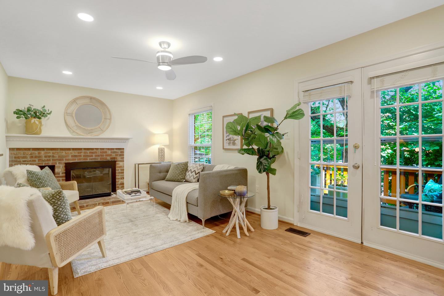 2408-A S WALTER REED DR S #1, ARLINGTON, Virginia 22206, 3 Bedrooms Bedrooms, ,2 BathroomsBathrooms,Residential,For sale,2408-A S WALTER REED DR S #1,VAAR2060674 MLS # VAAR2060674