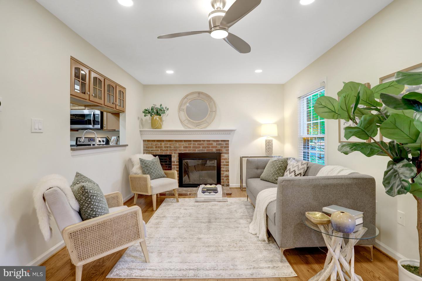 2408-A S WALTER REED DR S #1, ARLINGTON, Virginia 22206, 3 Bedrooms Bedrooms, ,2 BathroomsBathrooms,Residential,For sale,2408-A S WALTER REED DR S #1,VAAR2060674 MLS # VAAR2060674