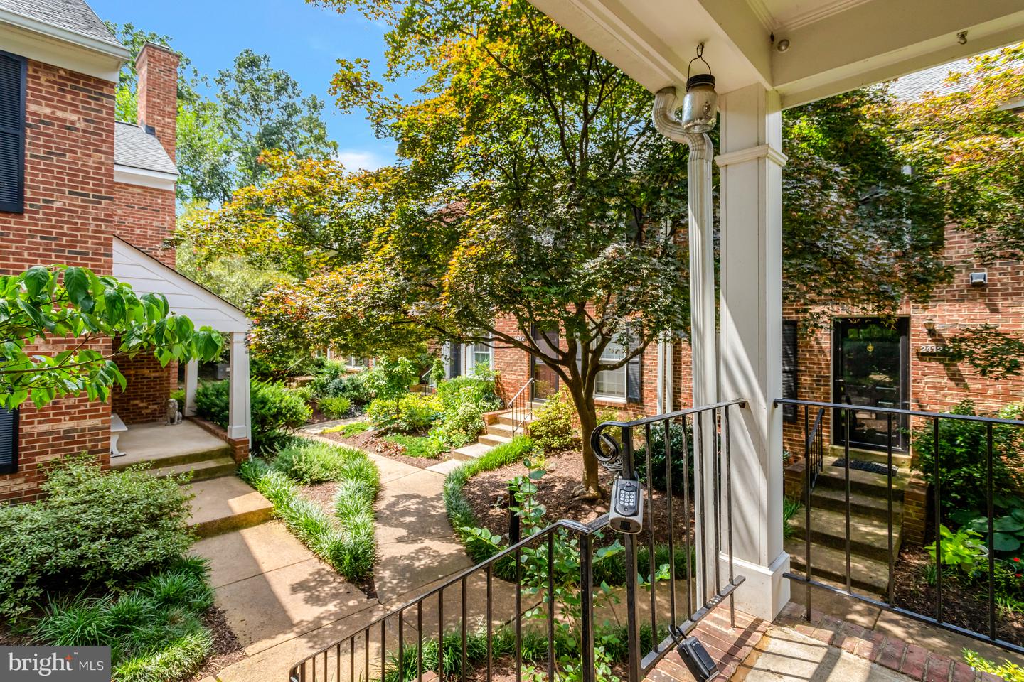 2408-A S WALTER REED DR S #1, ARLINGTON, Virginia 22206, 3 Bedrooms Bedrooms, ,2 BathroomsBathrooms,Residential,For sale,2408-A S WALTER REED DR S #1,VAAR2060674 MLS # VAAR2060674