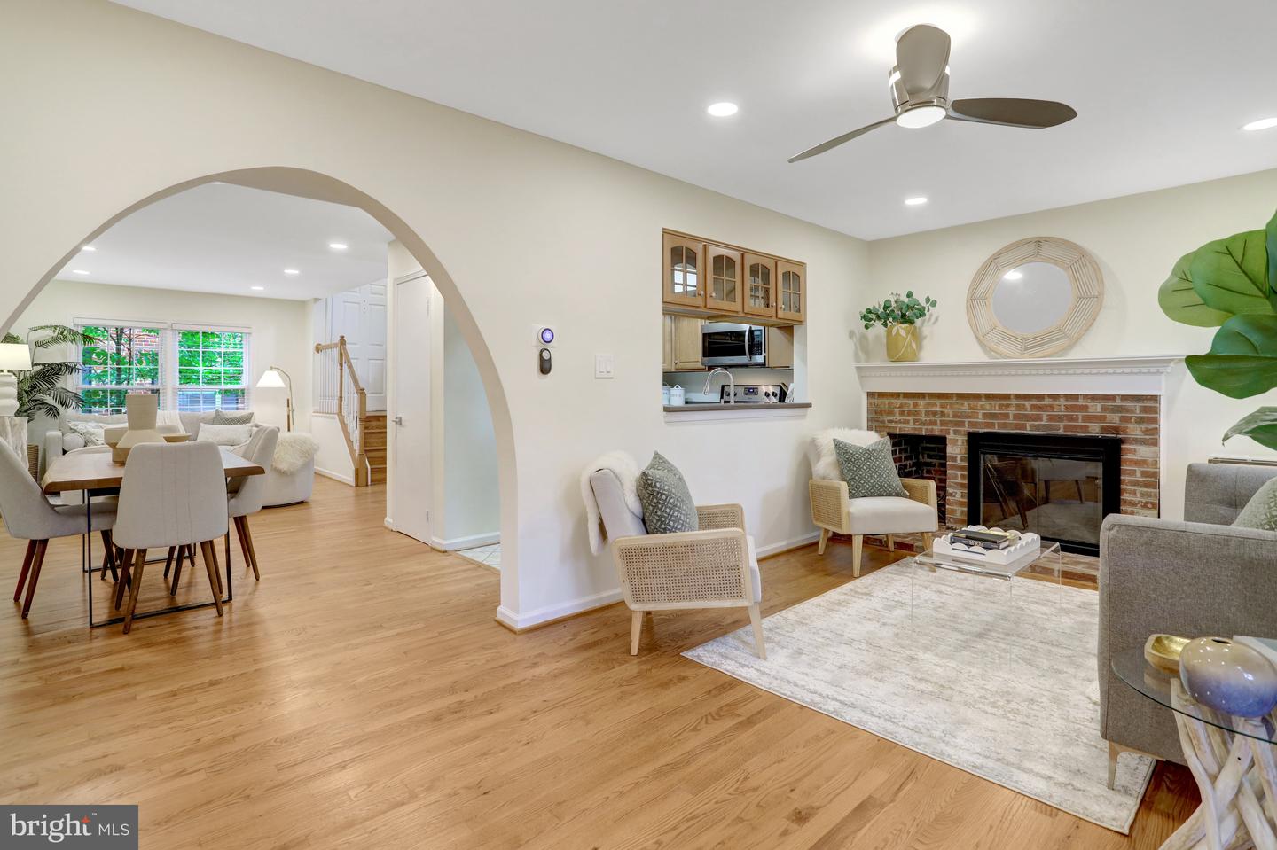 2408-A S WALTER REED DR S #1, ARLINGTON, Virginia 22206, 3 Bedrooms Bedrooms, ,2 BathroomsBathrooms,Residential,For sale,2408-A S WALTER REED DR S #1,VAAR2060674 MLS # VAAR2060674