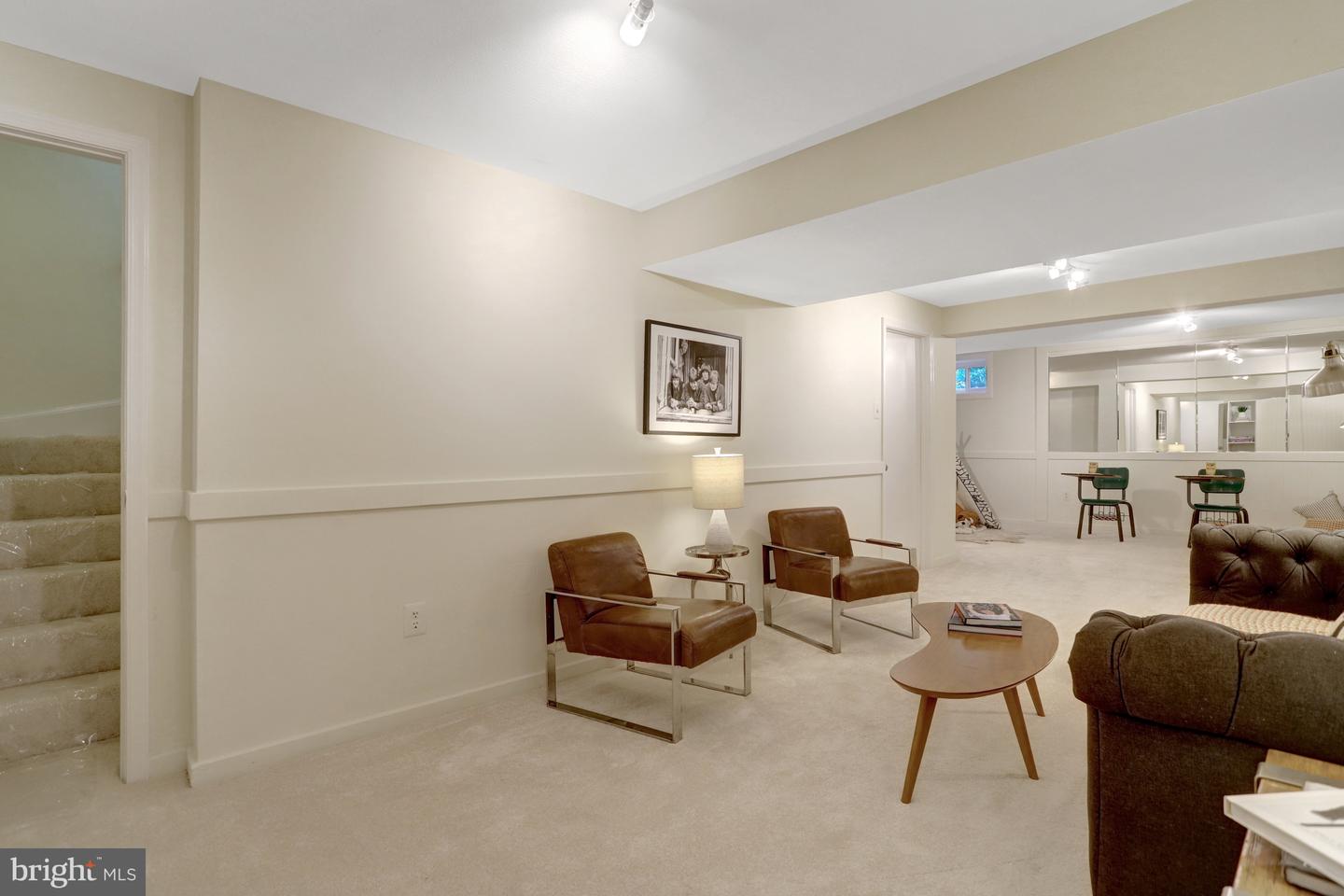 2408-A S WALTER REED DR S #1, ARLINGTON, Virginia 22206, 3 Bedrooms Bedrooms, ,2 BathroomsBathrooms,Residential,For sale,2408-A S WALTER REED DR S #1,VAAR2060674 MLS # VAAR2060674