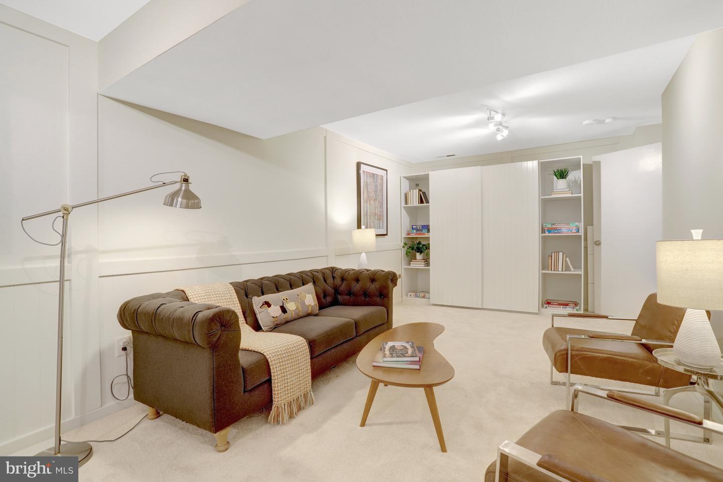 2408-A S WALTER REED DR S #1, ARLINGTON, Virginia 22206, 3 Bedrooms Bedrooms, ,2 BathroomsBathrooms,Residential,For sale,2408-A S WALTER REED DR S #1,VAAR2060674 MLS # VAAR2060674