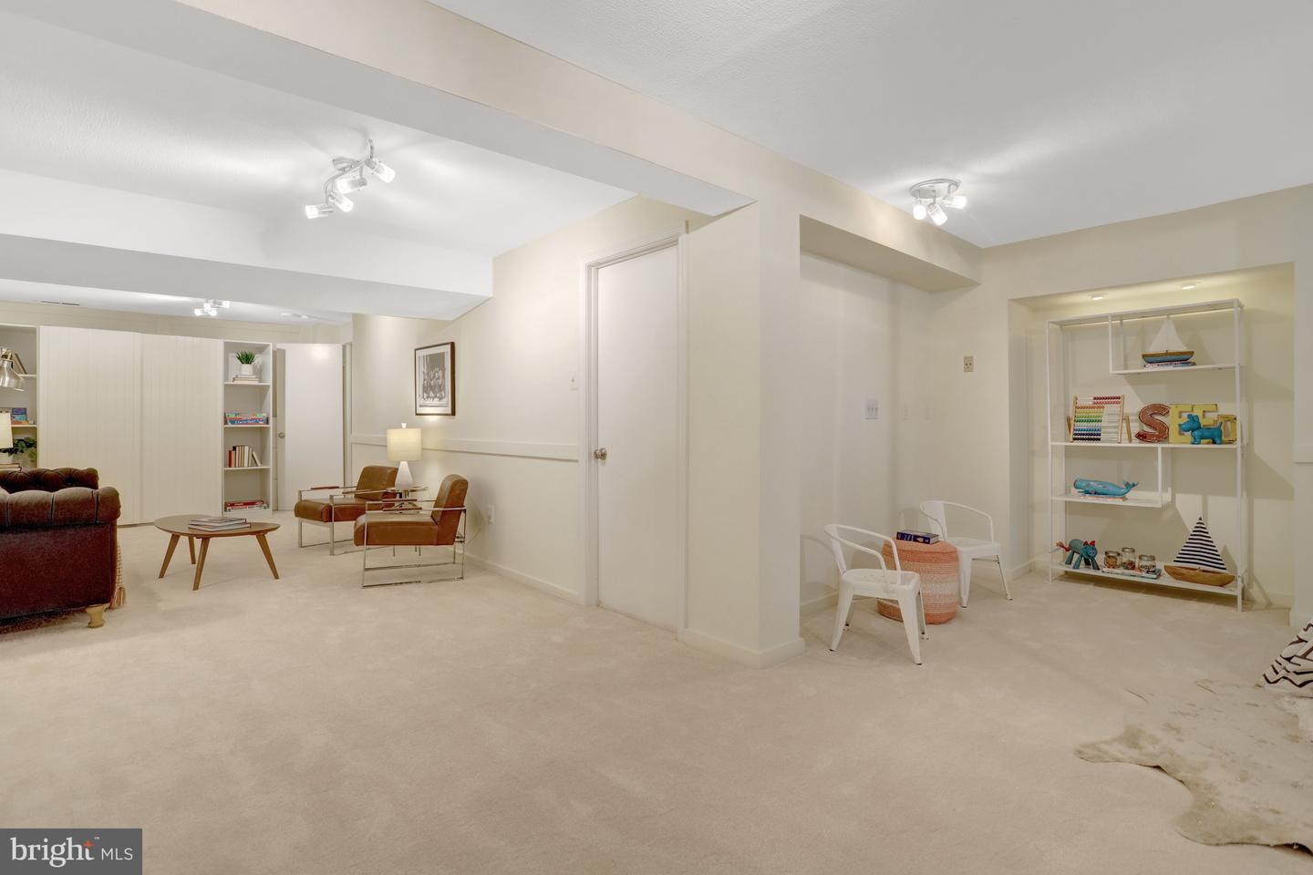 2408-A S WALTER REED DR S #1, ARLINGTON, Virginia 22206, 3 Bedrooms Bedrooms, ,2 BathroomsBathrooms,Residential,For sale,2408-A S WALTER REED DR S #1,VAAR2060674 MLS # VAAR2060674