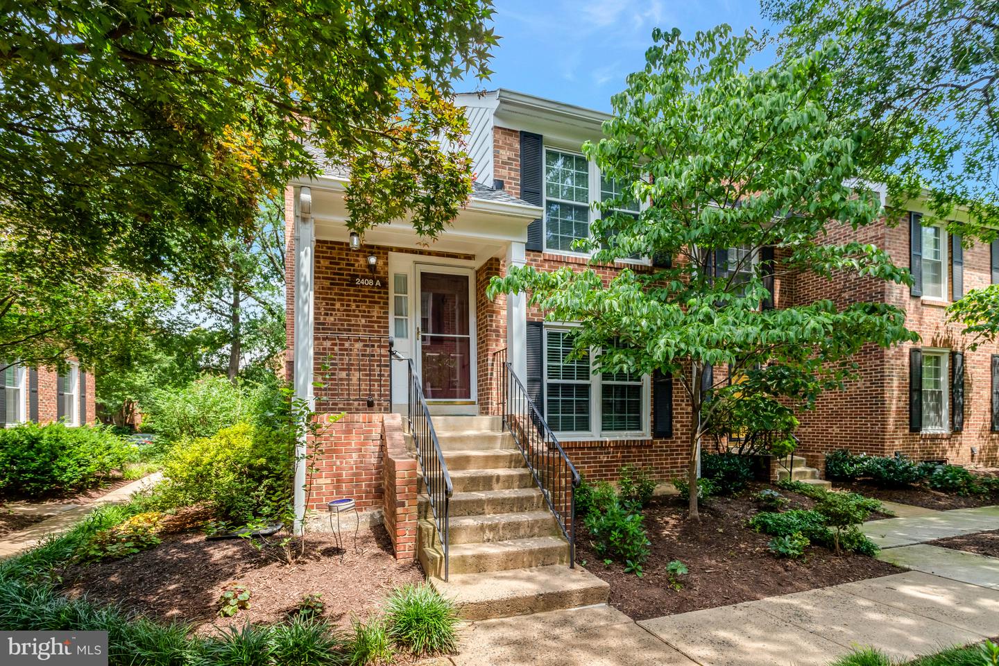 2408-A S WALTER REED DR S #1, ARLINGTON, Virginia 22206, 3 Bedrooms Bedrooms, ,2 BathroomsBathrooms,Residential,For sale,2408-A S WALTER REED DR S #1,VAAR2060674 MLS # VAAR2060674