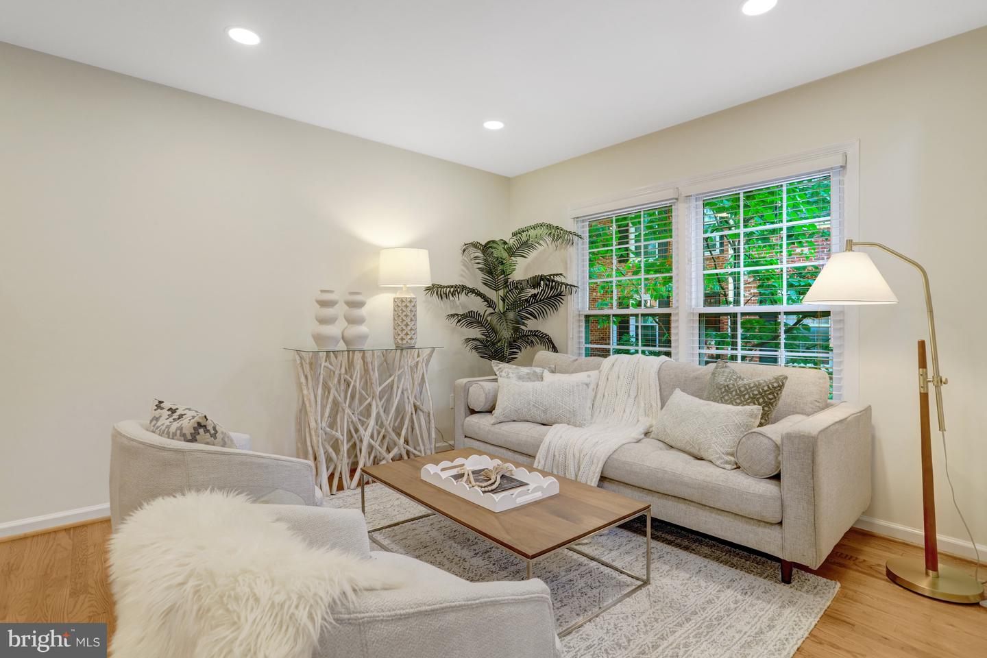 2408-A S WALTER REED DR S #1, ARLINGTON, Virginia 22206, 3 Bedrooms Bedrooms, ,2 BathroomsBathrooms,Residential,For sale,2408-A S WALTER REED DR S #1,VAAR2060674 MLS # VAAR2060674