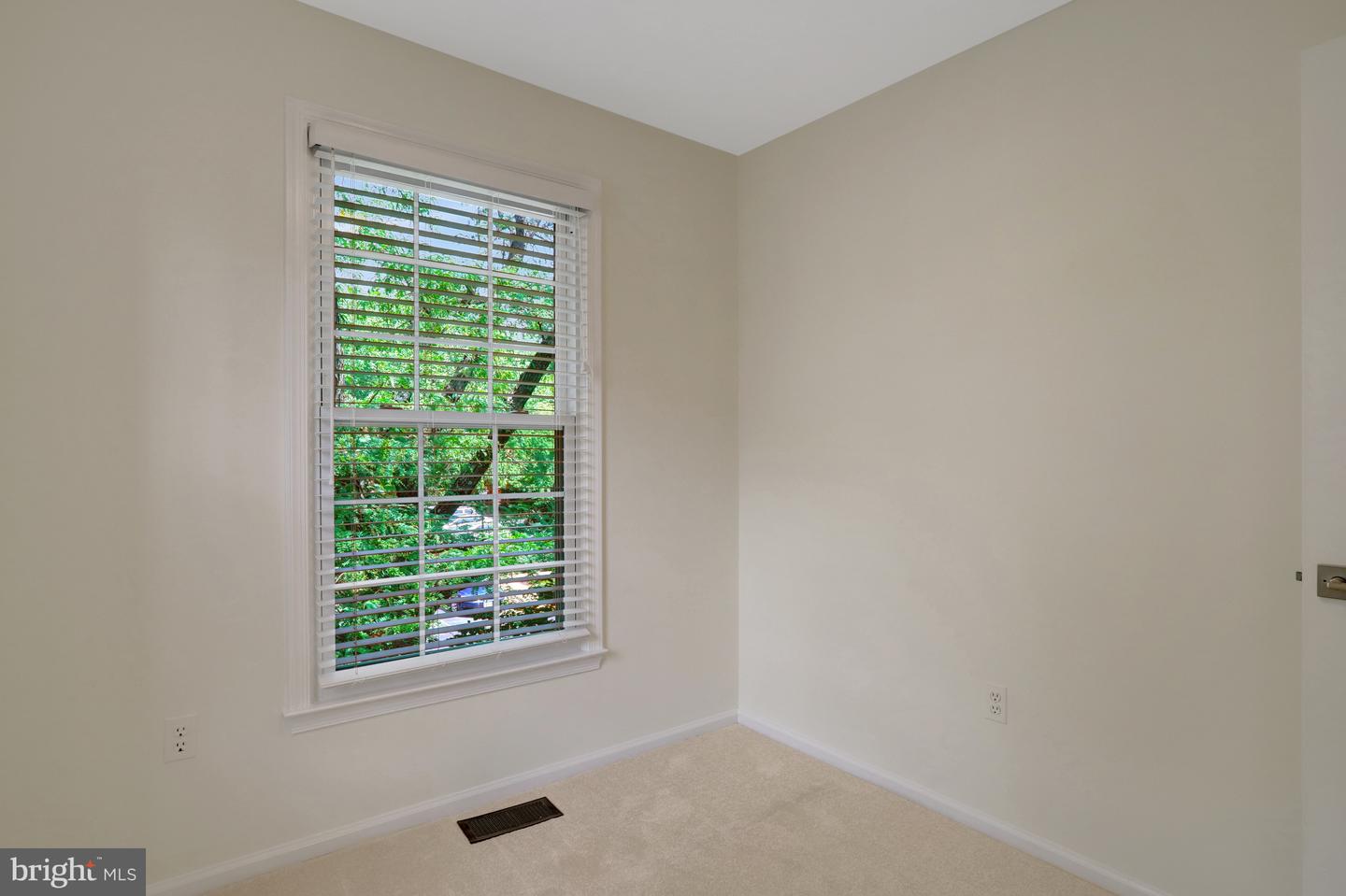 2408-A S WALTER REED DR S #1, ARLINGTON, Virginia 22206, 3 Bedrooms Bedrooms, ,2 BathroomsBathrooms,Residential,For sale,2408-A S WALTER REED DR S #1,VAAR2060674 MLS # VAAR2060674