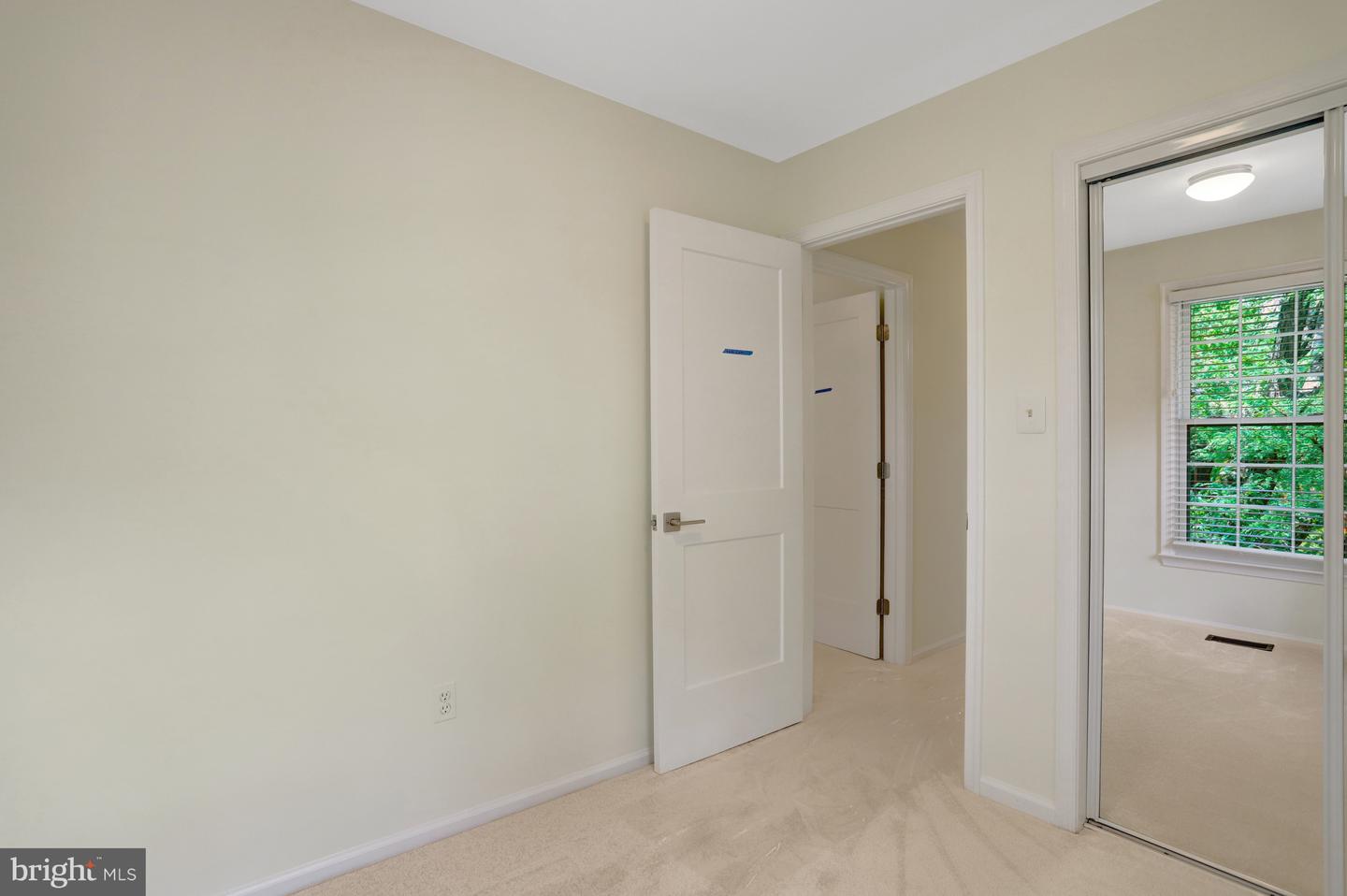 2408-A S WALTER REED DR S #1, ARLINGTON, Virginia 22206, 3 Bedrooms Bedrooms, ,2 BathroomsBathrooms,Residential,For sale,2408-A S WALTER REED DR S #1,VAAR2060674 MLS # VAAR2060674
