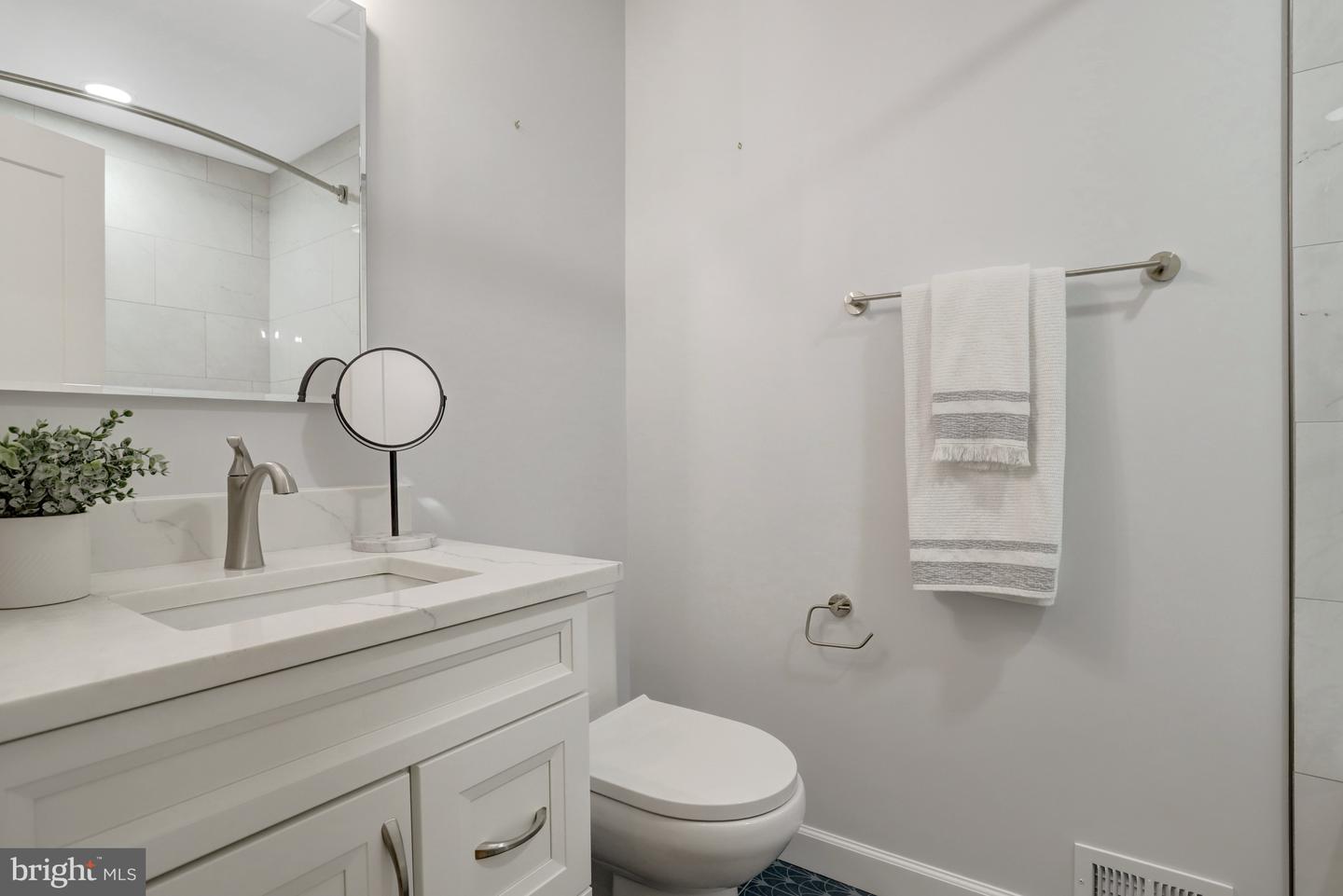 2408-A S WALTER REED DR S #1, ARLINGTON, Virginia 22206, 3 Bedrooms Bedrooms, ,2 BathroomsBathrooms,Residential,For sale,2408-A S WALTER REED DR S #1,VAAR2060674 MLS # VAAR2060674