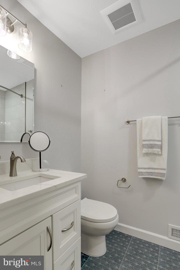 2408-A S WALTER REED DR S #1, ARLINGTON, Virginia 22206, 3 Bedrooms Bedrooms, ,2 BathroomsBathrooms,Residential,For sale,2408-A S WALTER REED DR S #1,VAAR2060674 MLS # VAAR2060674