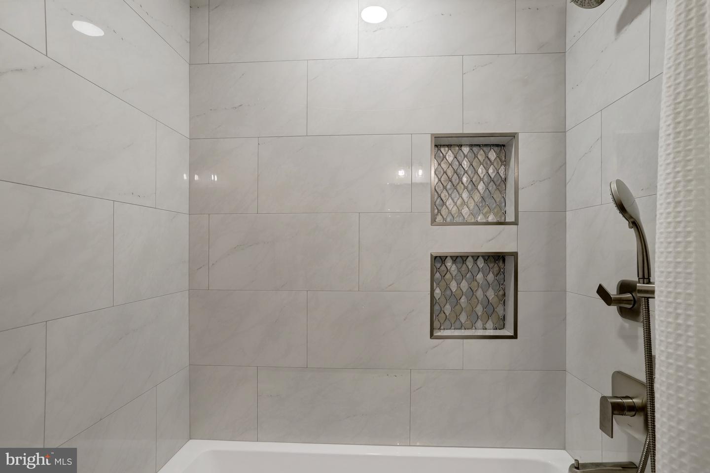 2408-A S WALTER REED DR S #1, ARLINGTON, Virginia 22206, 3 Bedrooms Bedrooms, ,2 BathroomsBathrooms,Residential,For sale,2408-A S WALTER REED DR S #1,VAAR2060674 MLS # VAAR2060674