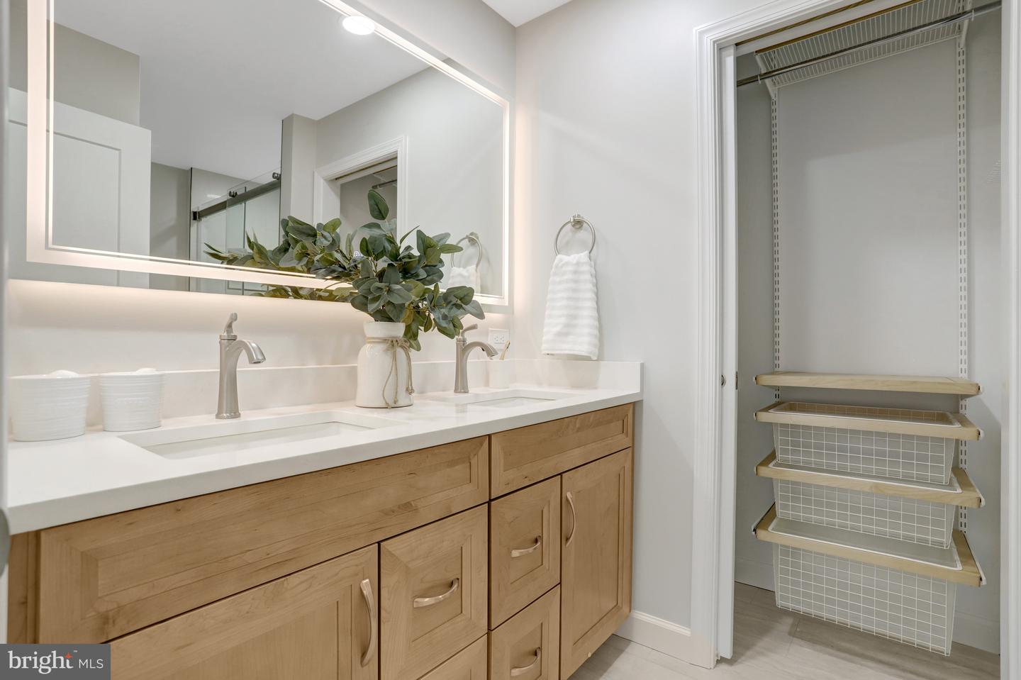 2408-A S WALTER REED DR S #1, ARLINGTON, Virginia 22206, 3 Bedrooms Bedrooms, ,2 BathroomsBathrooms,Residential,For sale,2408-A S WALTER REED DR S #1,VAAR2060674 MLS # VAAR2060674