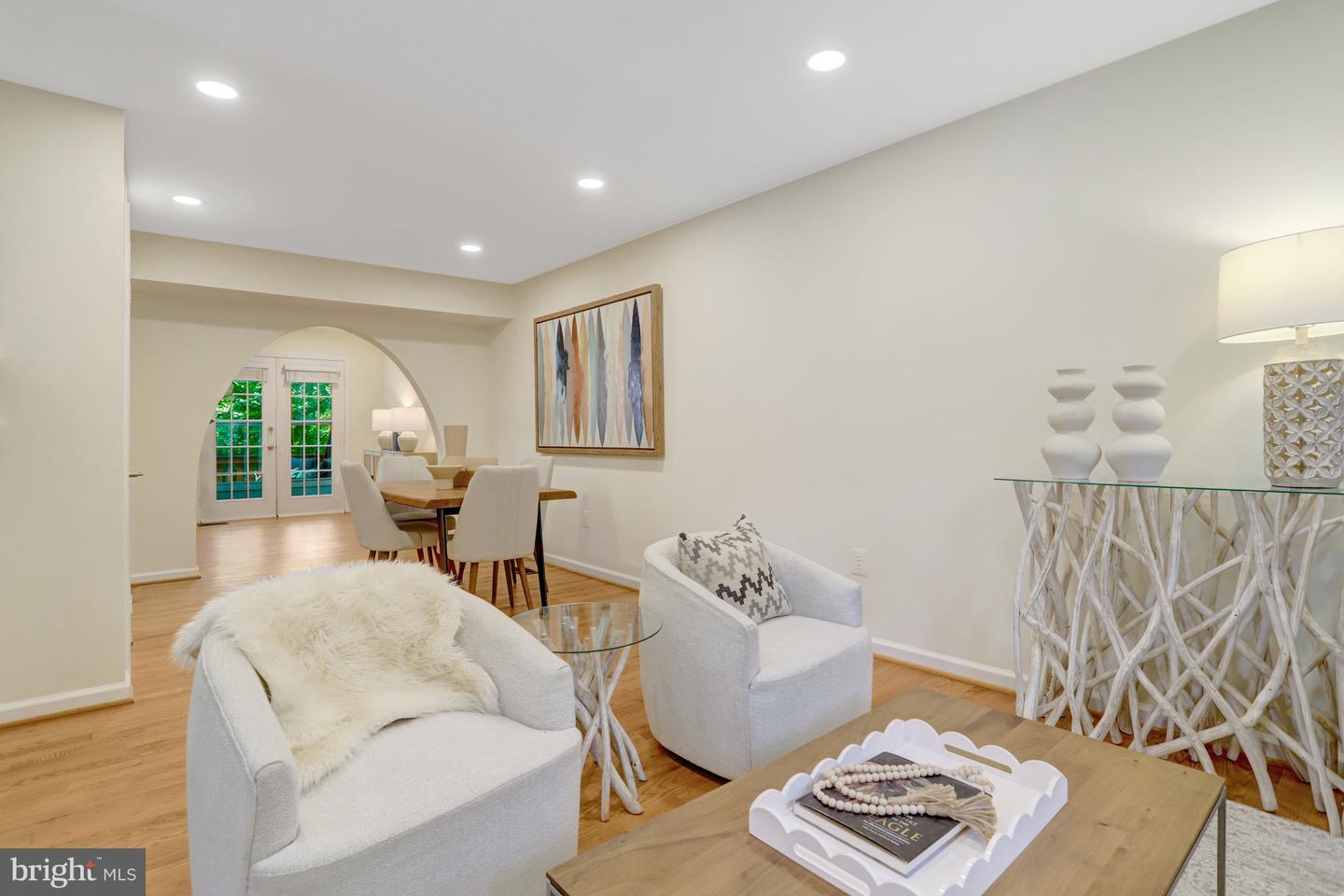 2408-A S WALTER REED DR S #1, ARLINGTON, Virginia 22206, 3 Bedrooms Bedrooms, ,2 BathroomsBathrooms,Residential,For sale,2408-A S WALTER REED DR S #1,VAAR2060674 MLS # VAAR2060674