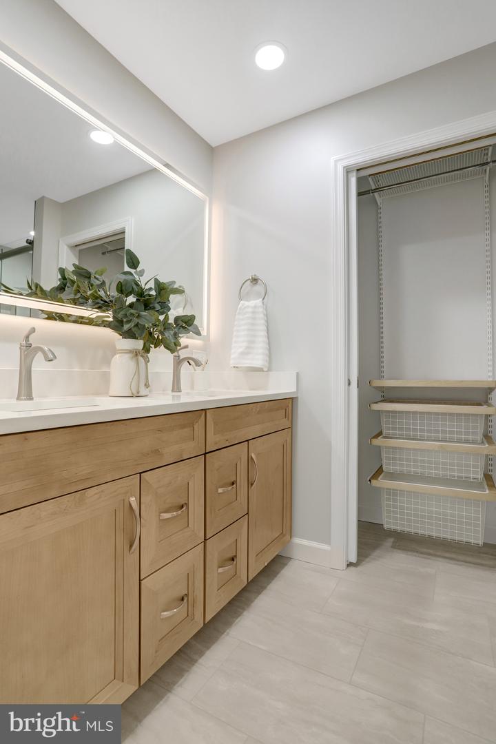 2408-A S WALTER REED DR S #1, ARLINGTON, Virginia 22206, 3 Bedrooms Bedrooms, ,2 BathroomsBathrooms,Residential,For sale,2408-A S WALTER REED DR S #1,VAAR2060674 MLS # VAAR2060674