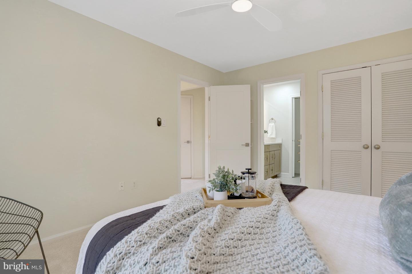 2408-A S WALTER REED DR S #1, ARLINGTON, Virginia 22206, 3 Bedrooms Bedrooms, ,2 BathroomsBathrooms,Residential,For sale,2408-A S WALTER REED DR S #1,VAAR2060674 MLS # VAAR2060674