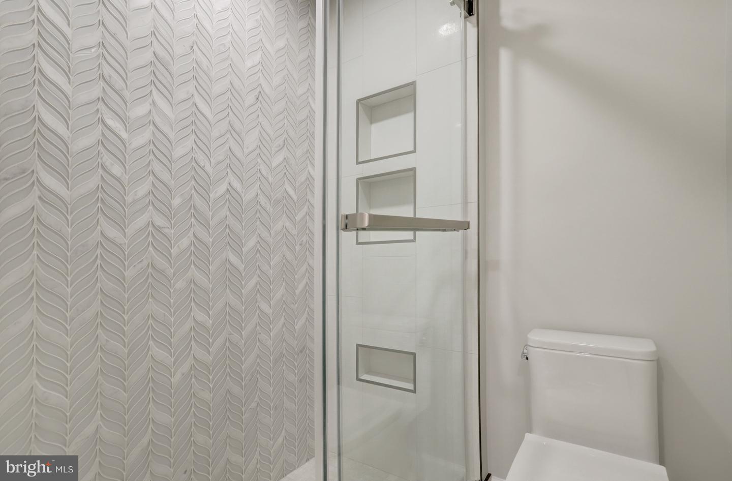 2408-A S WALTER REED DR S #1, ARLINGTON, Virginia 22206, 3 Bedrooms Bedrooms, ,2 BathroomsBathrooms,Residential,For sale,2408-A S WALTER REED DR S #1,VAAR2060674 MLS # VAAR2060674