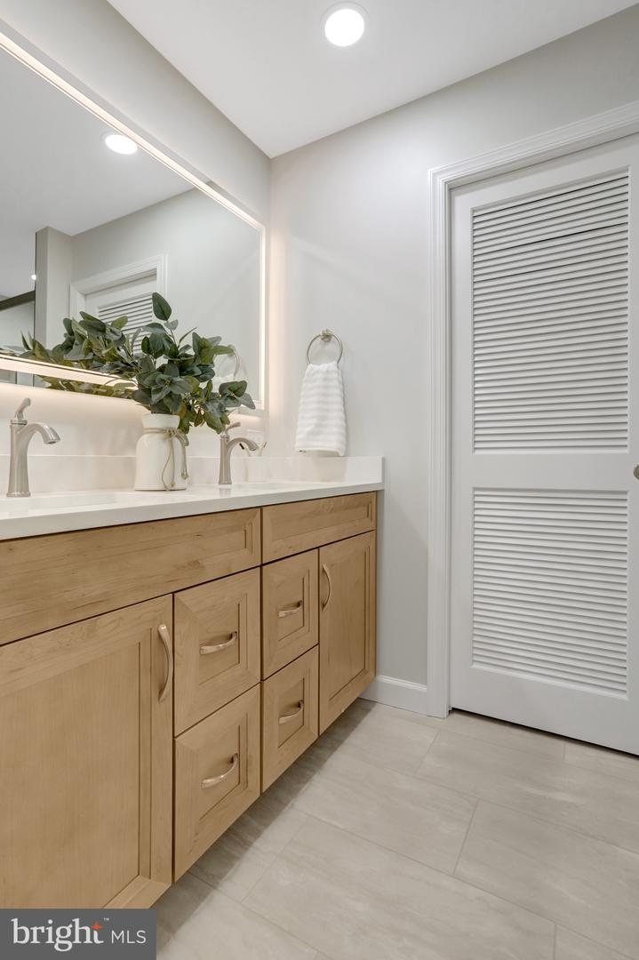 2408-A S WALTER REED DR S #1, ARLINGTON, Virginia 22206, 3 Bedrooms Bedrooms, ,2 BathroomsBathrooms,Residential,For sale,2408-A S WALTER REED DR S #1,VAAR2060674 MLS # VAAR2060674