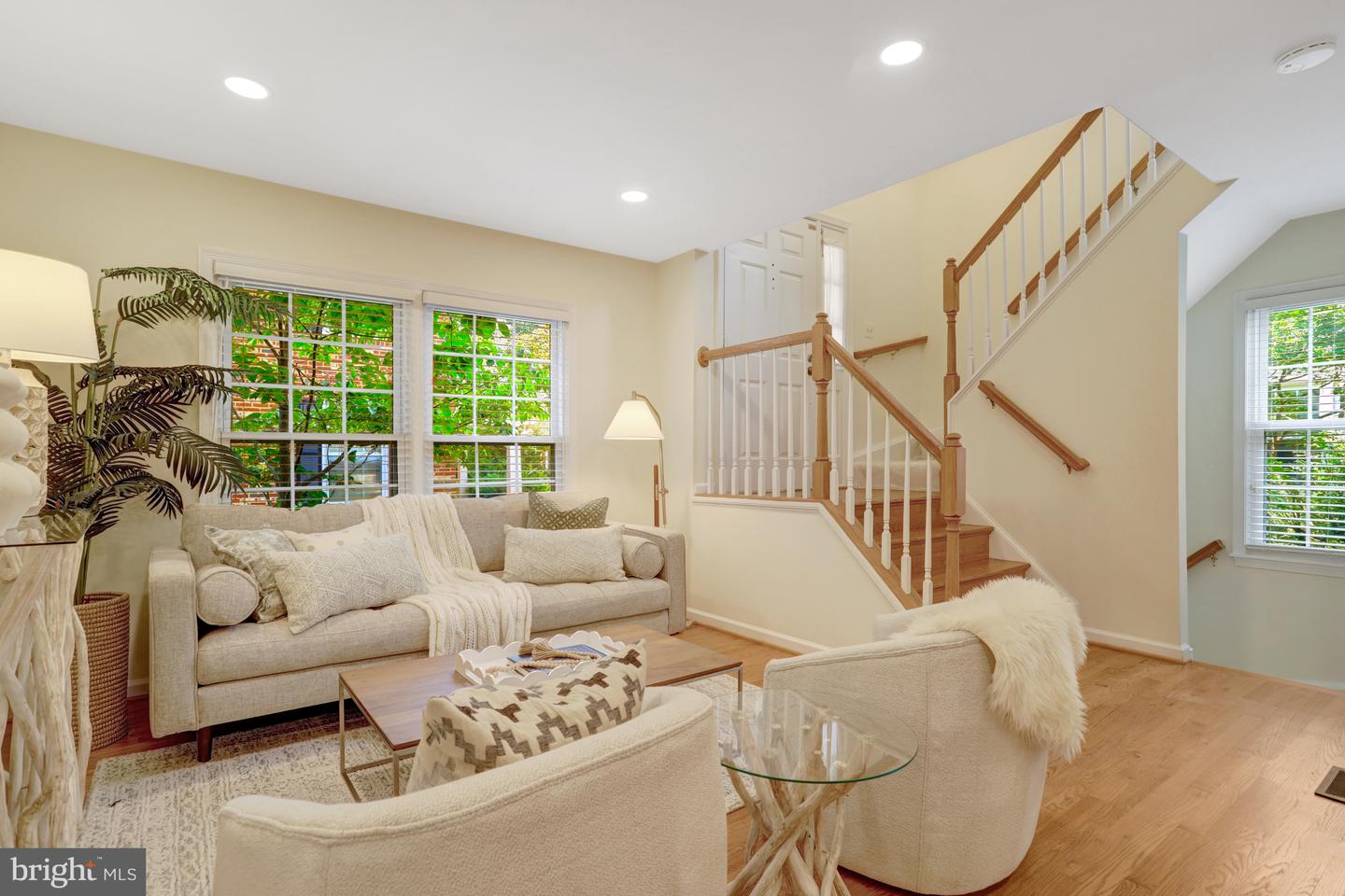 2408-A S WALTER REED DR S #1, ARLINGTON, Virginia 22206, 3 Bedrooms Bedrooms, ,2 BathroomsBathrooms,Residential,For sale,2408-A S WALTER REED DR S #1,VAAR2060674 MLS # VAAR2060674