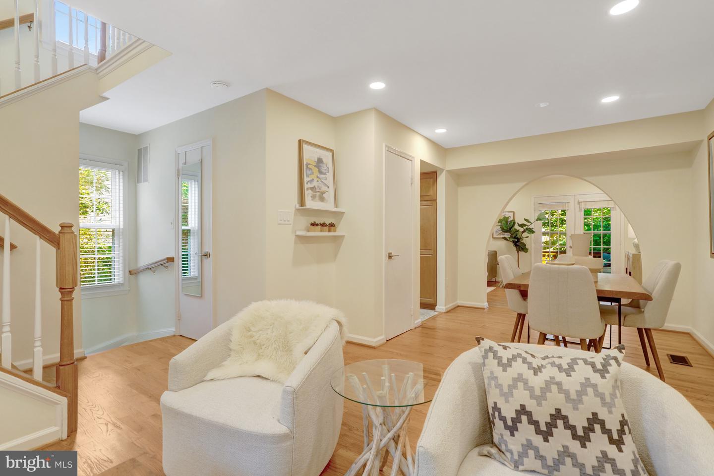 2408-A S WALTER REED DR S #1, ARLINGTON, Virginia 22206, 3 Bedrooms Bedrooms, ,2 BathroomsBathrooms,Residential,For sale,2408-A S WALTER REED DR S #1,VAAR2060674 MLS # VAAR2060674