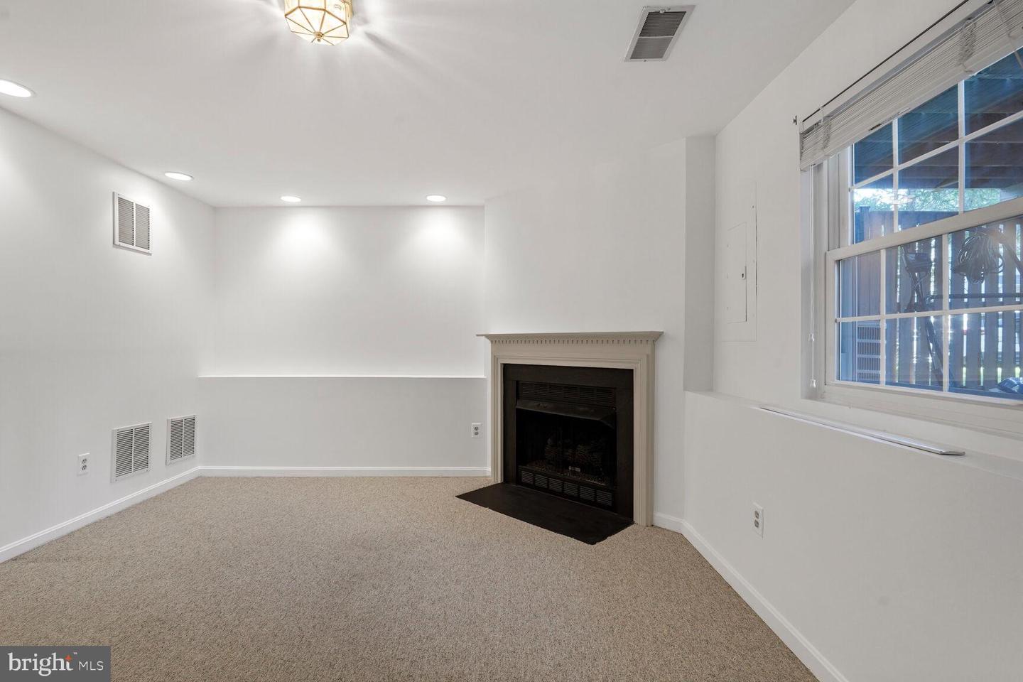 14188 AUTUMN CIR, CENTREVILLE, Virginia 20121, 3 Bedrooms Bedrooms, ,3 BathroomsBathrooms,Residential,For sale,14188 AUTUMN CIR,VAFX2255284 MLS # VAFX2255284