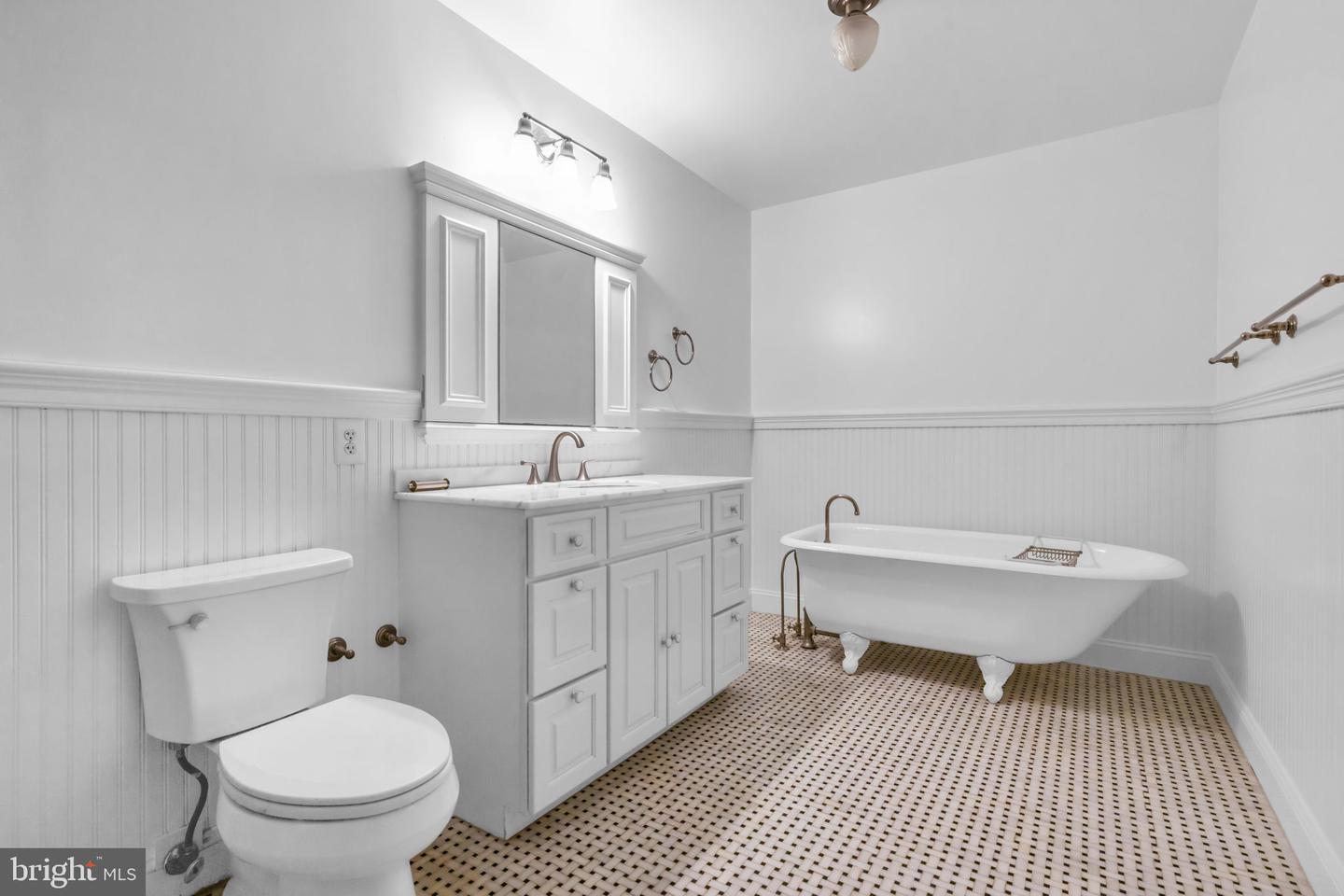 1218 KENSINGTON RD, MCLEAN, Virginia 22101, 4 Bedrooms Bedrooms, ,3 BathroomsBathrooms,Residential,For sale,1218 KENSINGTON RD,VAFX2255336 MLS # VAFX2255336