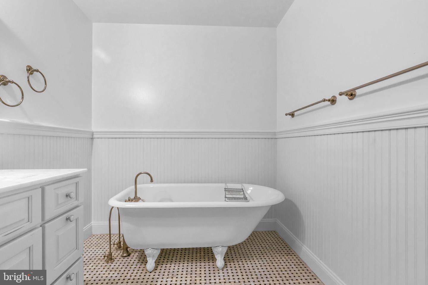 1218 KENSINGTON RD, MCLEAN, Virginia 22101, 4 Bedrooms Bedrooms, ,3 BathroomsBathrooms,Residential,For sale,1218 KENSINGTON RD,VAFX2255336 MLS # VAFX2255336