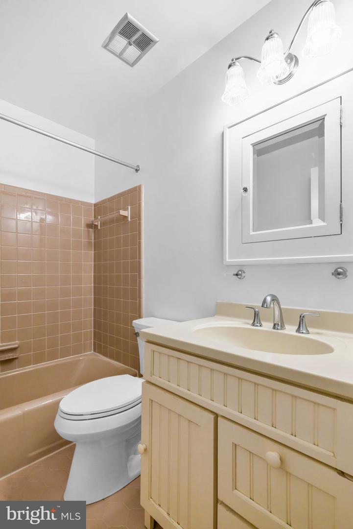 1218 KENSINGTON RD, MCLEAN, Virginia 22101, 4 Bedrooms Bedrooms, ,3 BathroomsBathrooms,Residential,For sale,1218 KENSINGTON RD,VAFX2255336 MLS # VAFX2255336