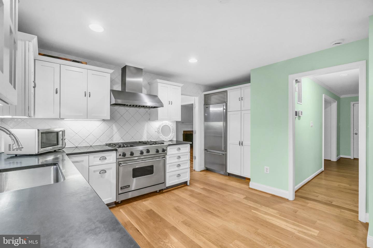 1218 KENSINGTON RD, MCLEAN, Virginia 22101, 4 Bedrooms Bedrooms, ,3 BathroomsBathrooms,Residential,For sale,1218 KENSINGTON RD,VAFX2255336 MLS # VAFX2255336