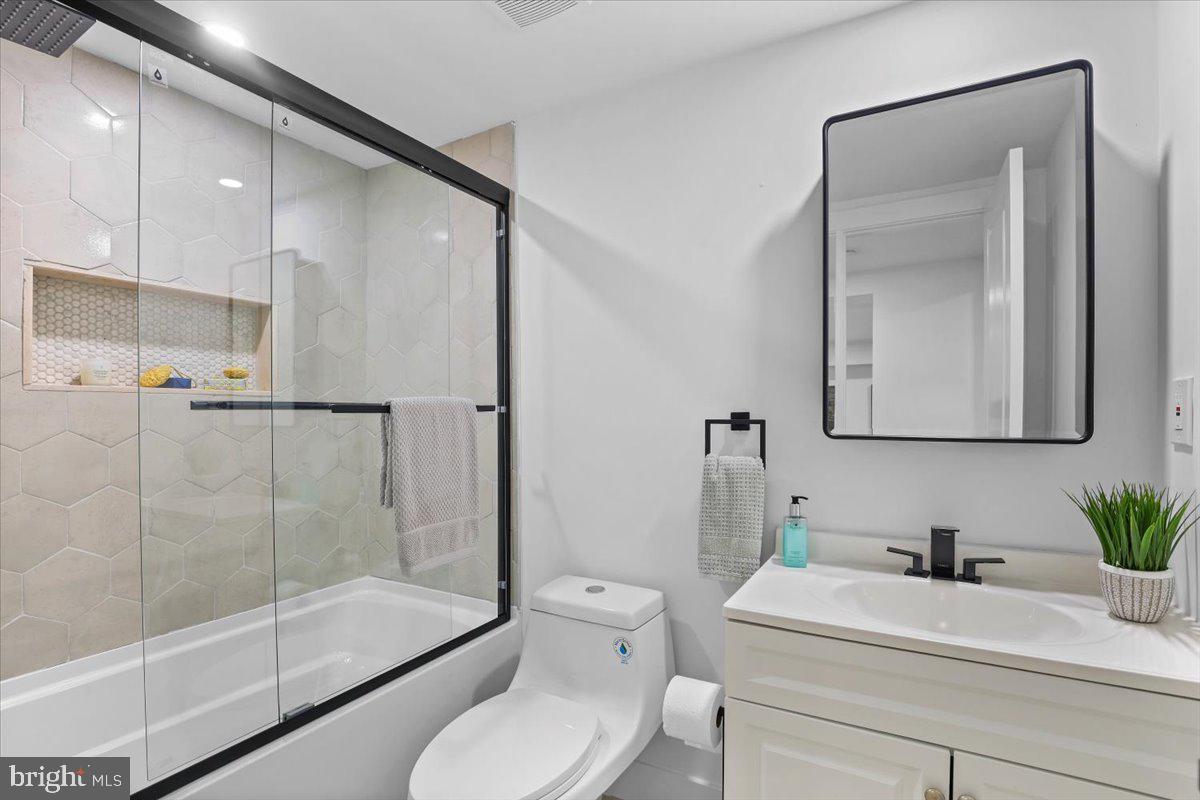 6219 WESTERN AVE NW, WASHINGTON, District Of Columbia 20015, 5 Bedrooms Bedrooms, ,3 BathroomsBathrooms,Residential,For sale,6219 WESTERN AVE NW,DCDC2210174 MLS # DCDC2210174