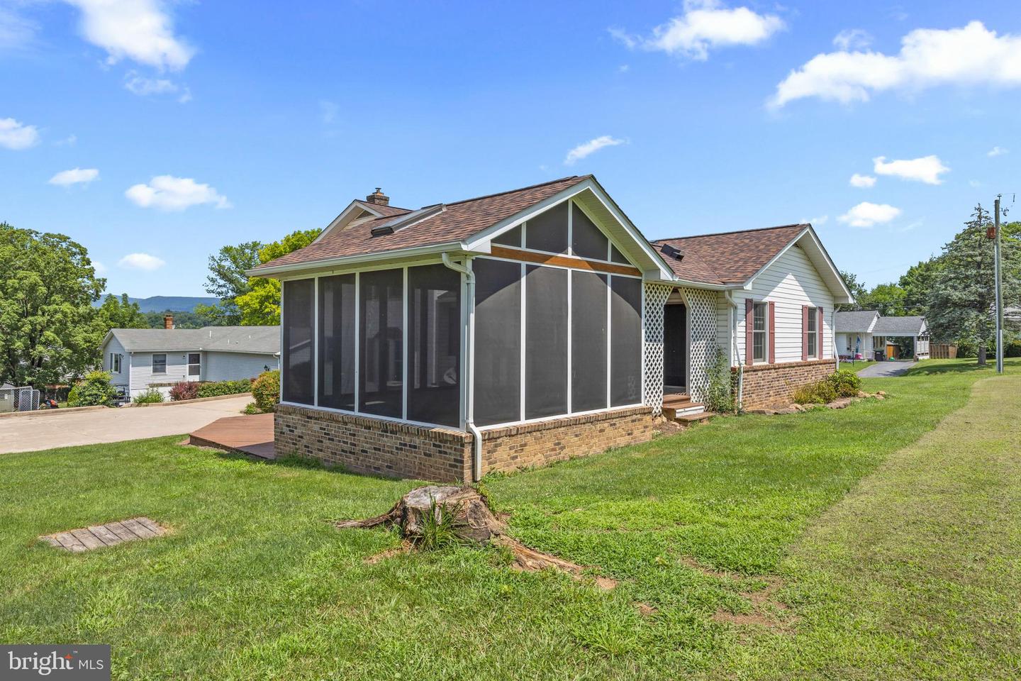 336 HOLLINGSWORTH RD, WOODSTOCK, Virginia 22664, 4 Bedrooms Bedrooms, ,2 BathroomsBathrooms,Residential,For sale,336 HOLLINGSWORTH RD,VASH2011980 MLS # VASH2011980