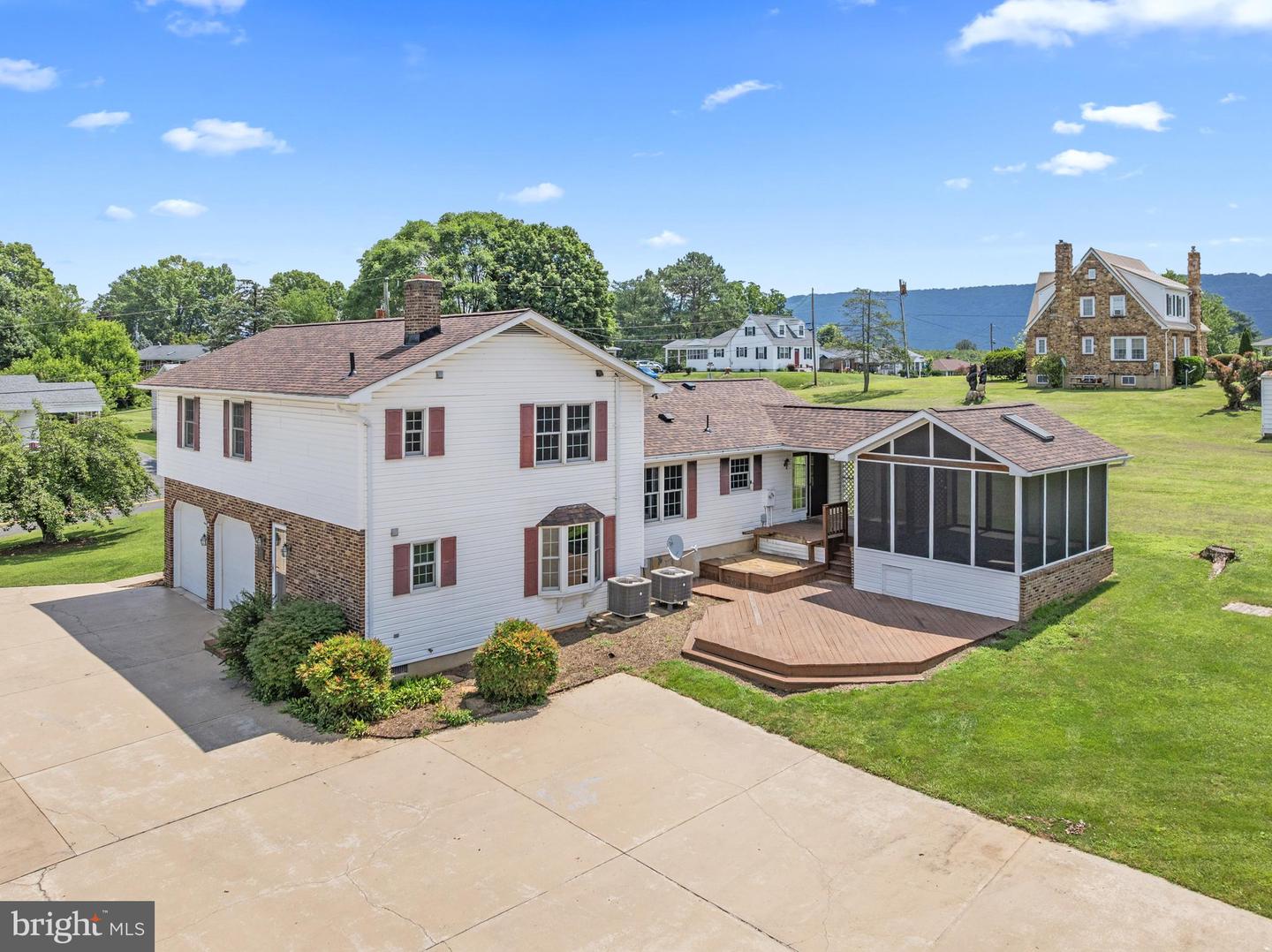 336 HOLLINGSWORTH RD, WOODSTOCK, Virginia 22664, 4 Bedrooms Bedrooms, ,2 BathroomsBathrooms,Residential,For sale,336 HOLLINGSWORTH RD,VASH2011980 MLS # VASH2011980