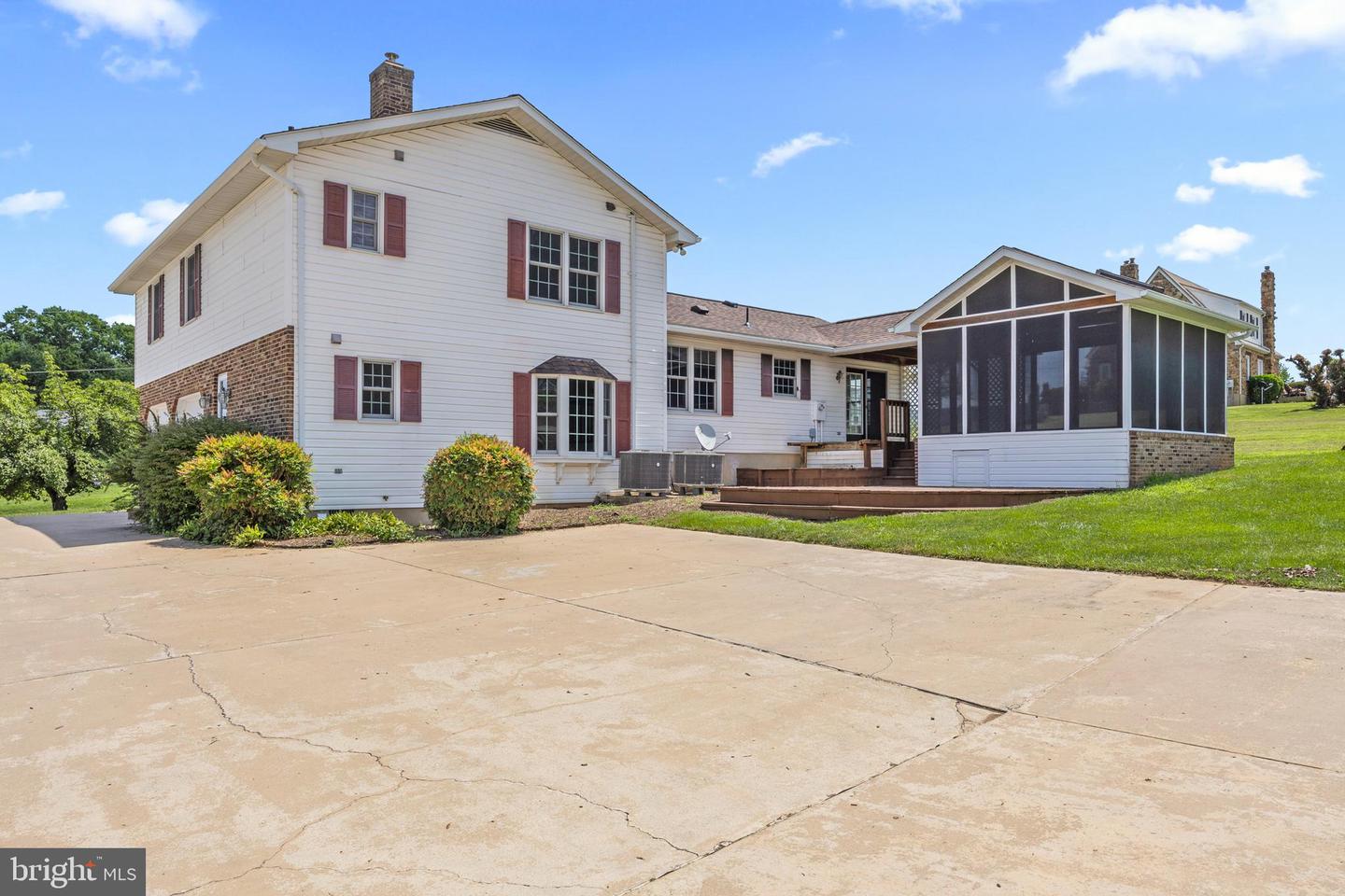 336 HOLLINGSWORTH RD, WOODSTOCK, Virginia 22664, 4 Bedrooms Bedrooms, ,2 BathroomsBathrooms,Residential,For sale,336 HOLLINGSWORTH RD,VASH2011980 MLS # VASH2011980