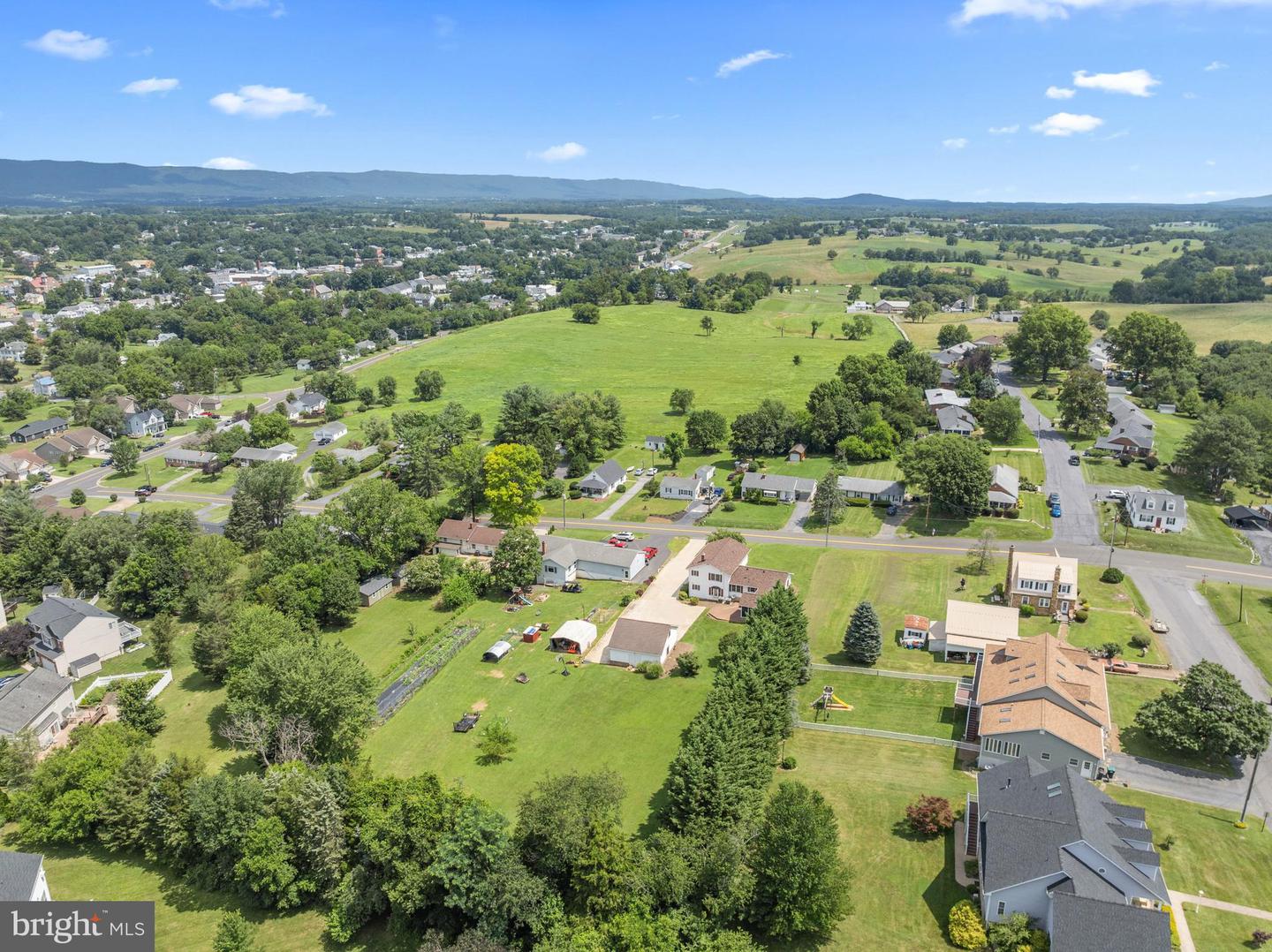 336 HOLLINGSWORTH RD, WOODSTOCK, Virginia 22664, 4 Bedrooms Bedrooms, ,2 BathroomsBathrooms,Residential,For sale,336 HOLLINGSWORTH RD,VASH2011980 MLS # VASH2011980