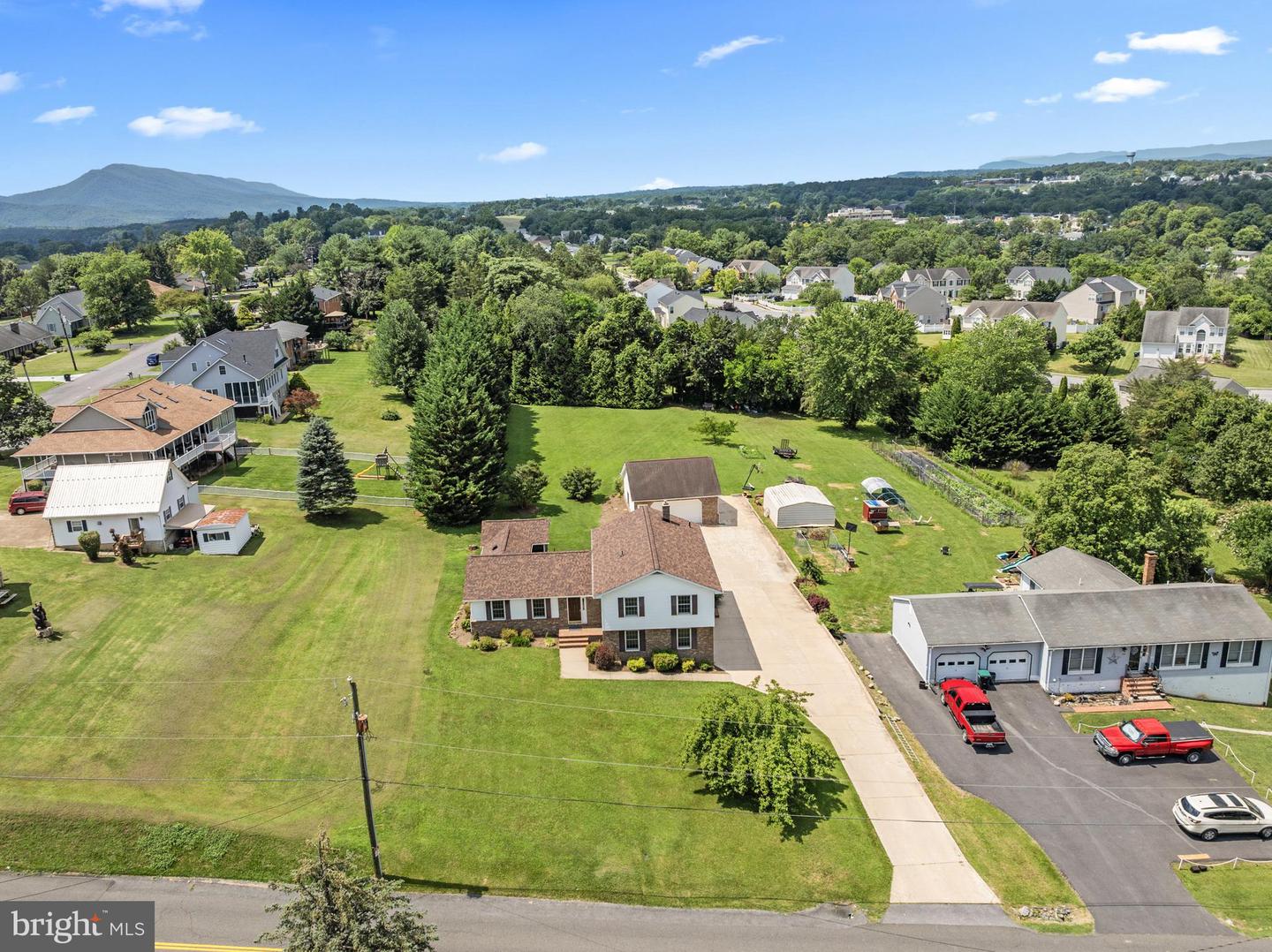 336 HOLLINGSWORTH RD, WOODSTOCK, Virginia 22664, 4 Bedrooms Bedrooms, ,2 BathroomsBathrooms,Residential,For sale,336 HOLLINGSWORTH RD,VASH2011980 MLS # VASH2011980