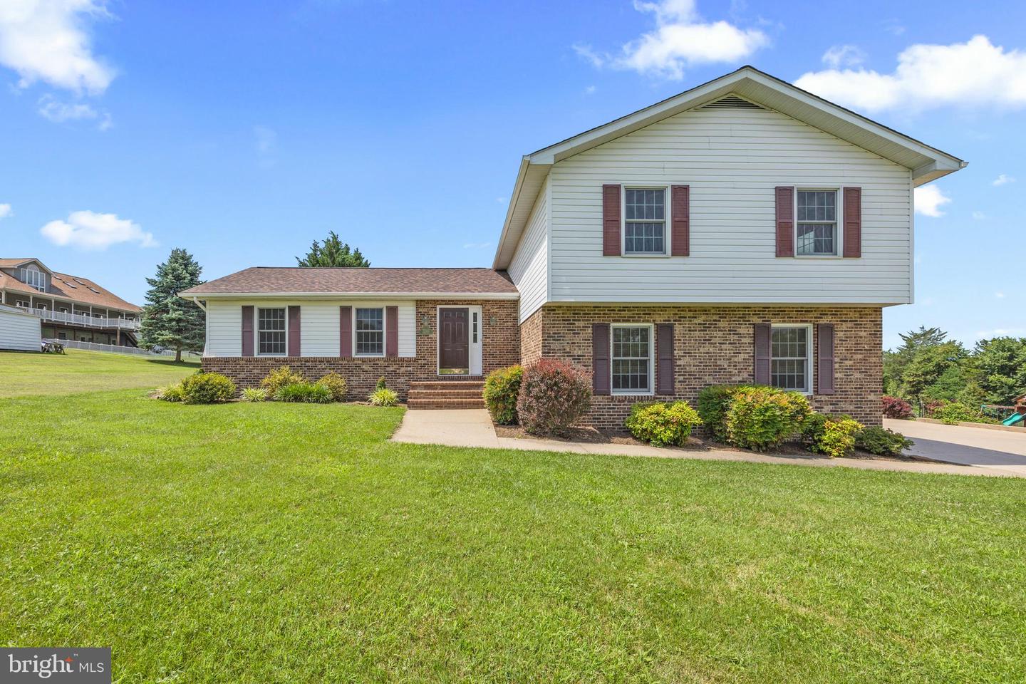 336 HOLLINGSWORTH RD, WOODSTOCK, Virginia 22664, 4 Bedrooms Bedrooms, ,2 BathroomsBathrooms,Residential,For sale,336 HOLLINGSWORTH RD,VASH2011980 MLS # VASH2011980