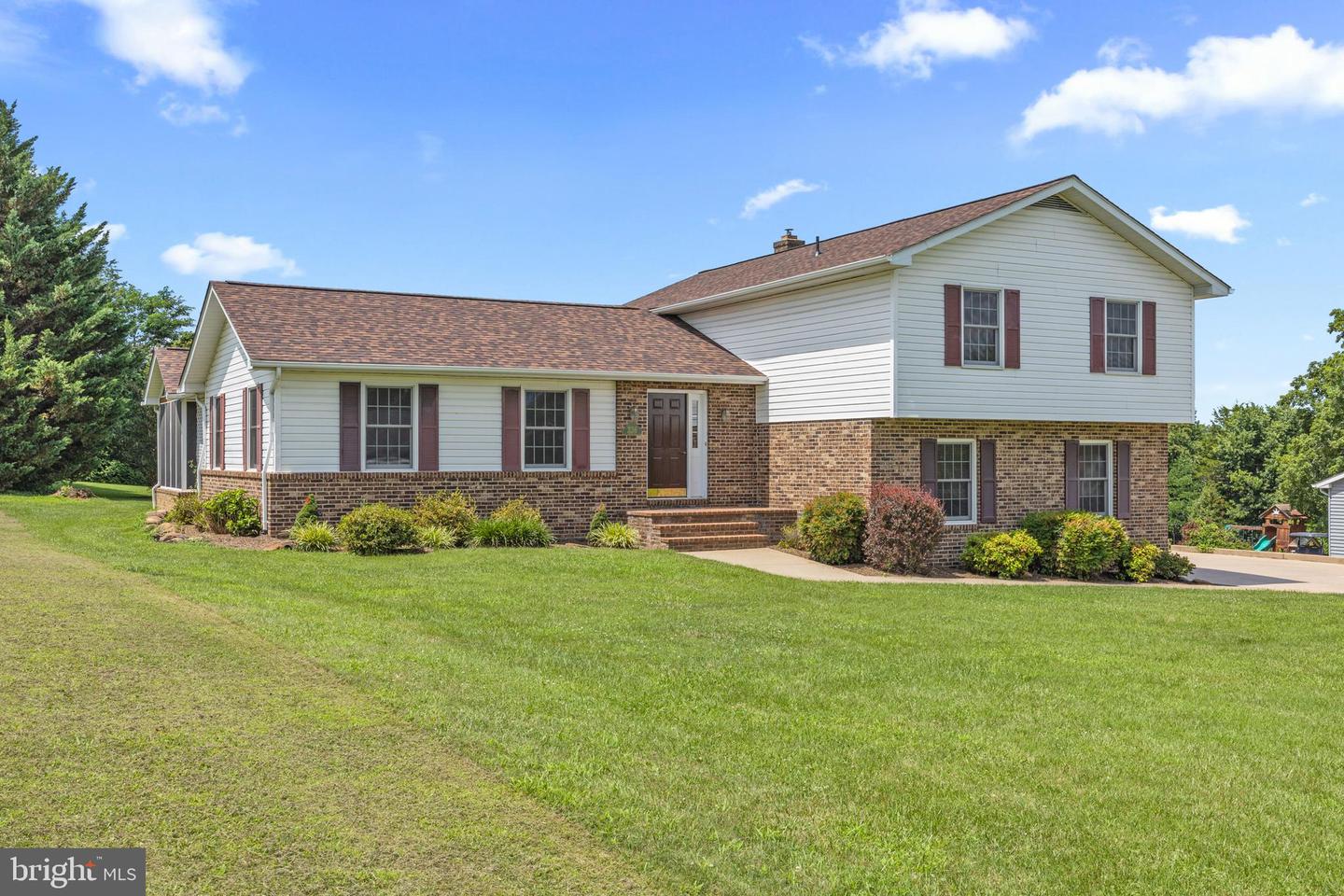 336 HOLLINGSWORTH RD, WOODSTOCK, Virginia 22664, 4 Bedrooms Bedrooms, ,2 BathroomsBathrooms,Residential,For sale,336 HOLLINGSWORTH RD,VASH2011980 MLS # VASH2011980