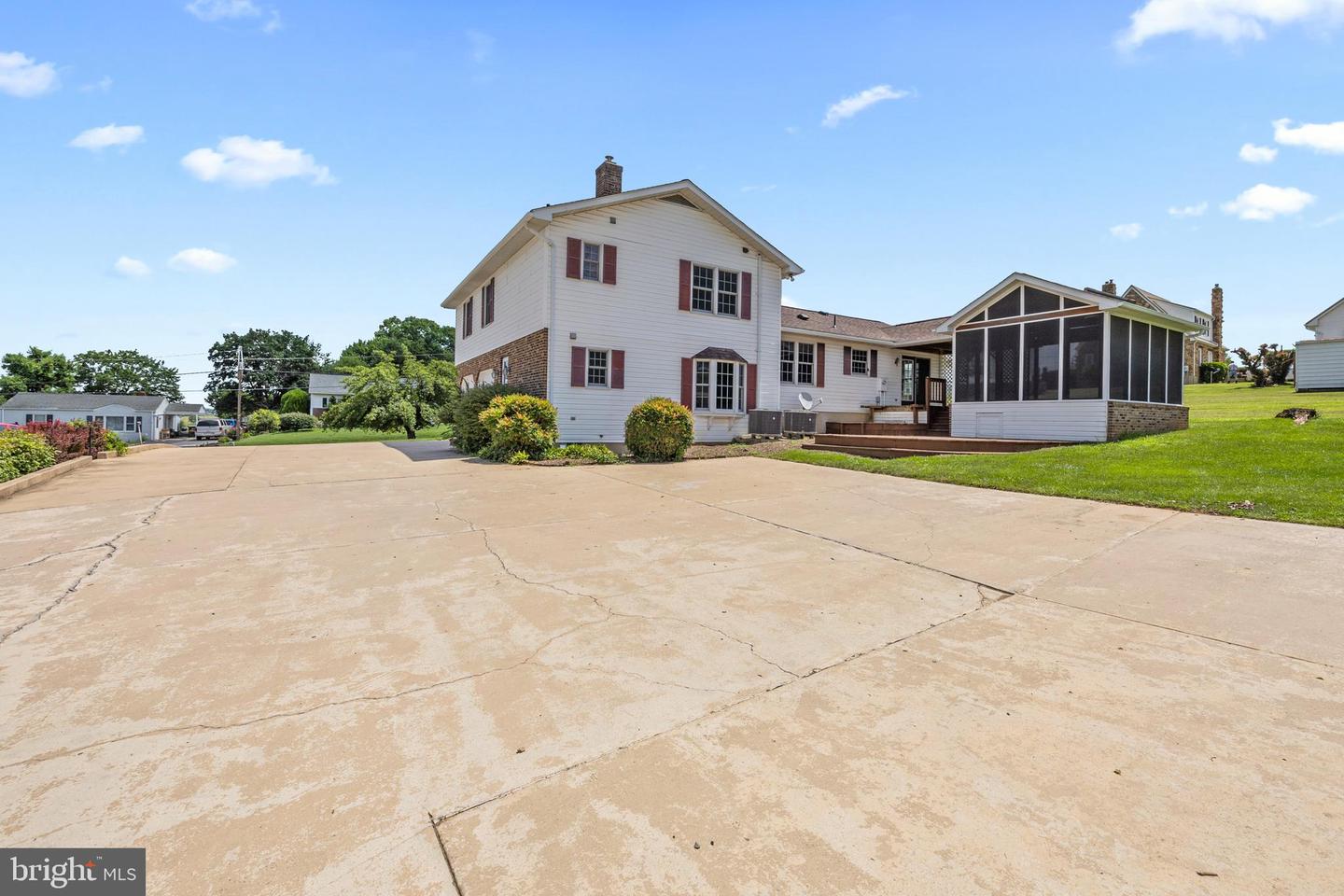 336 HOLLINGSWORTH RD, WOODSTOCK, Virginia 22664, 4 Bedrooms Bedrooms, ,2 BathroomsBathrooms,Residential,For sale,336 HOLLINGSWORTH RD,VASH2011980 MLS # VASH2011980