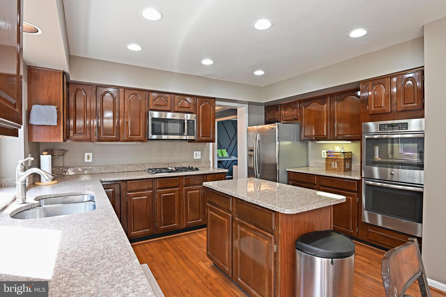 5802 HAMPTON FOREST WAY, FAIRFAX, Virginia 22030, 4 Bedrooms Bedrooms, ,4 BathroomsBathrooms,Residential,For sale,5802 HAMPTON FOREST WAY,VAFX2255354 MLS # VAFX2255354