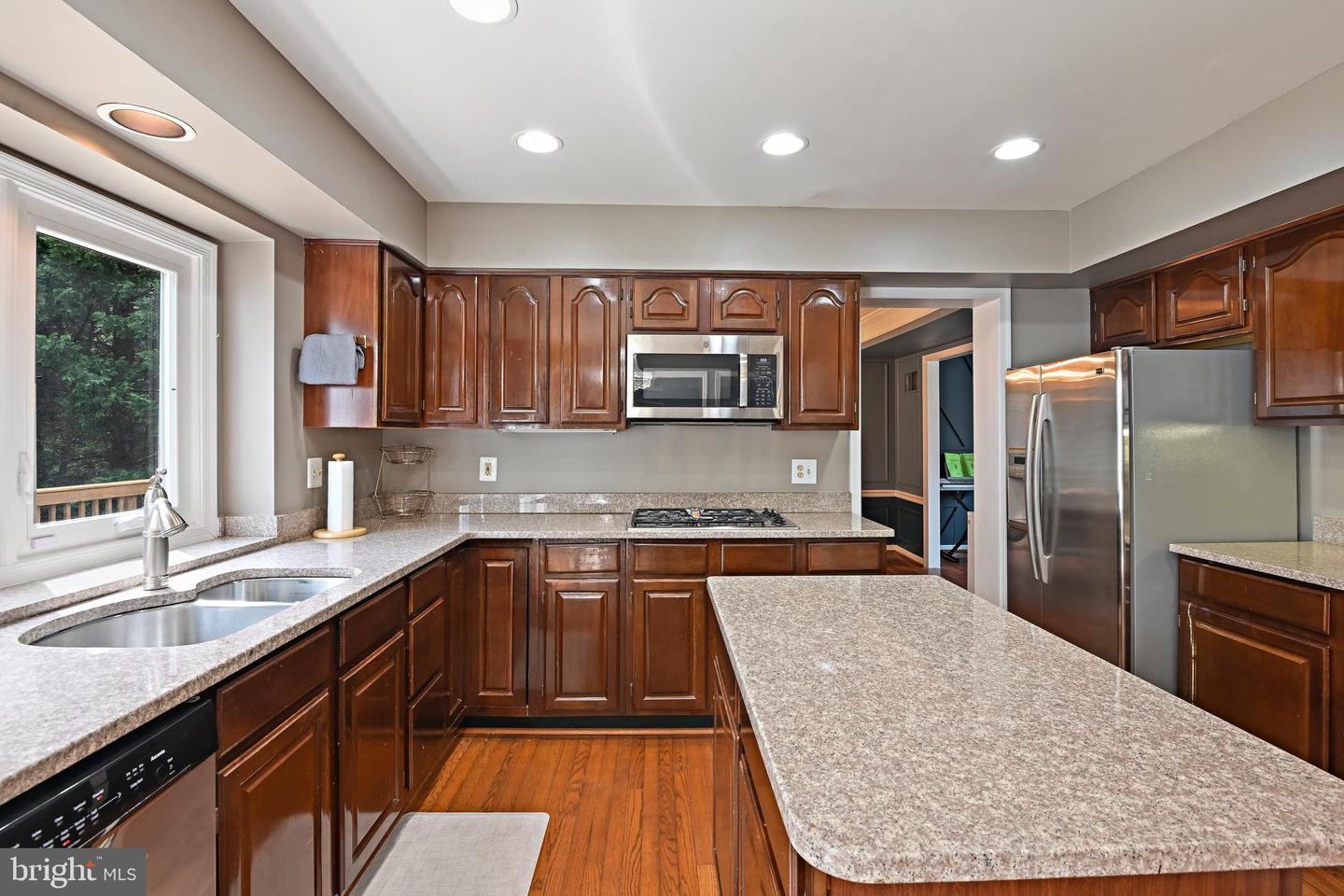 5802 HAMPTON FOREST WAY, FAIRFAX, Virginia 22030, 4 Bedrooms Bedrooms, ,4 BathroomsBathrooms,Residential,For sale,5802 HAMPTON FOREST WAY,VAFX2255354 MLS # VAFX2255354