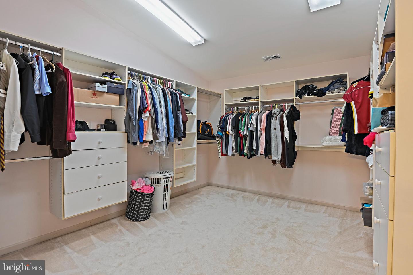5802 HAMPTON FOREST WAY, FAIRFAX, Virginia 22030, 4 Bedrooms Bedrooms, ,4 BathroomsBathrooms,Residential,For sale,5802 HAMPTON FOREST WAY,VAFX2255354 MLS # VAFX2255354