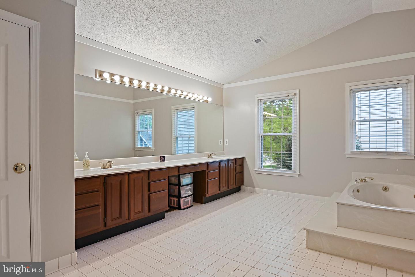 5802 HAMPTON FOREST WAY, FAIRFAX, Virginia 22030, 4 Bedrooms Bedrooms, ,4 BathroomsBathrooms,Residential,For sale,5802 HAMPTON FOREST WAY,VAFX2255354 MLS # VAFX2255354