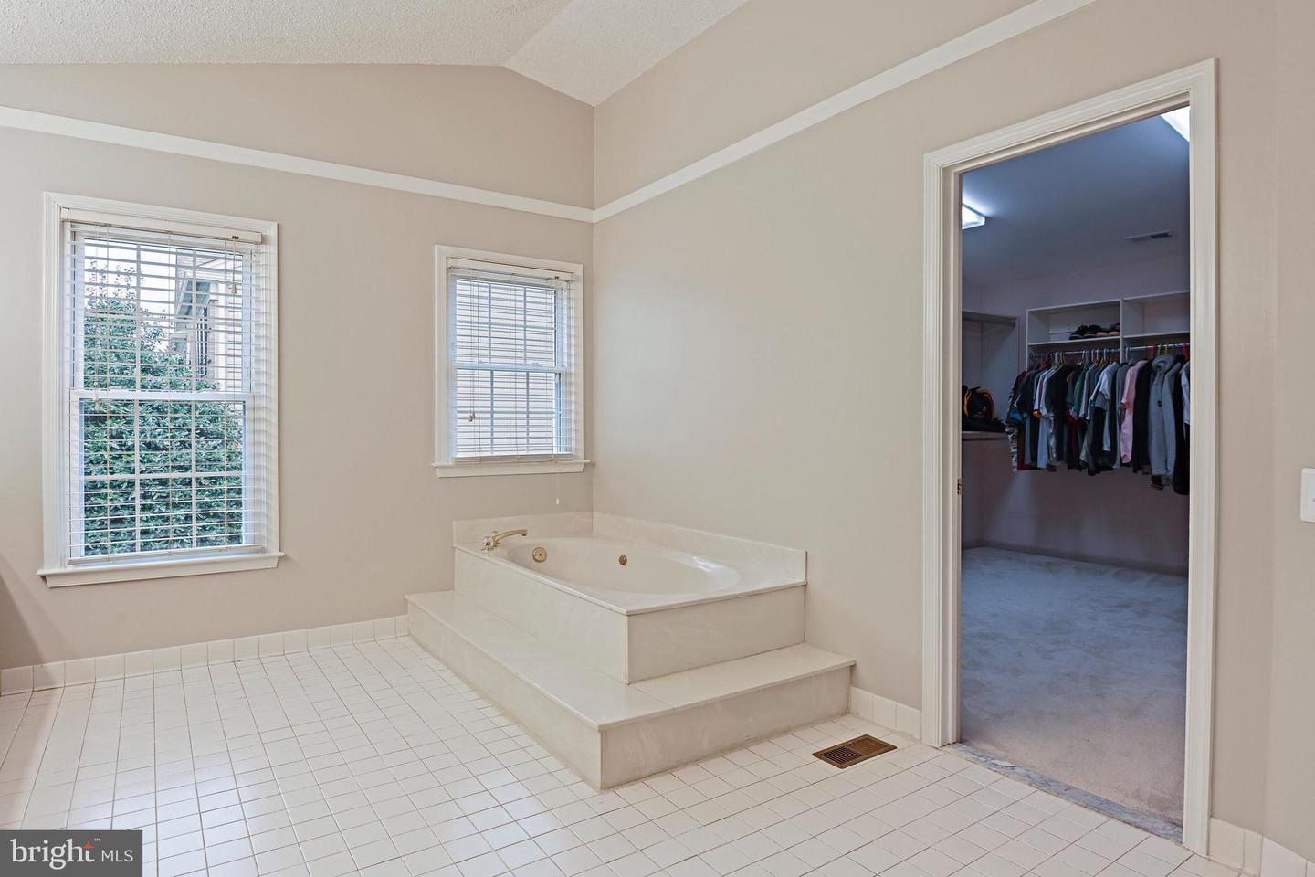 5802 HAMPTON FOREST WAY, FAIRFAX, Virginia 22030, 4 Bedrooms Bedrooms, ,4 BathroomsBathrooms,Residential,For sale,5802 HAMPTON FOREST WAY,VAFX2255354 MLS # VAFX2255354