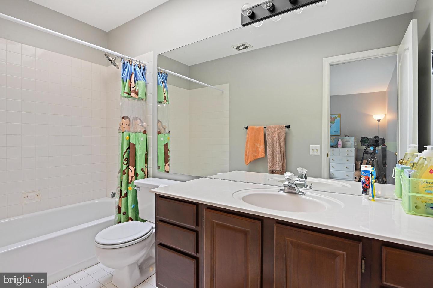 5802 HAMPTON FOREST WAY, FAIRFAX, Virginia 22030, 4 Bedrooms Bedrooms, ,4 BathroomsBathrooms,Residential,For sale,5802 HAMPTON FOREST WAY,VAFX2255354 MLS # VAFX2255354