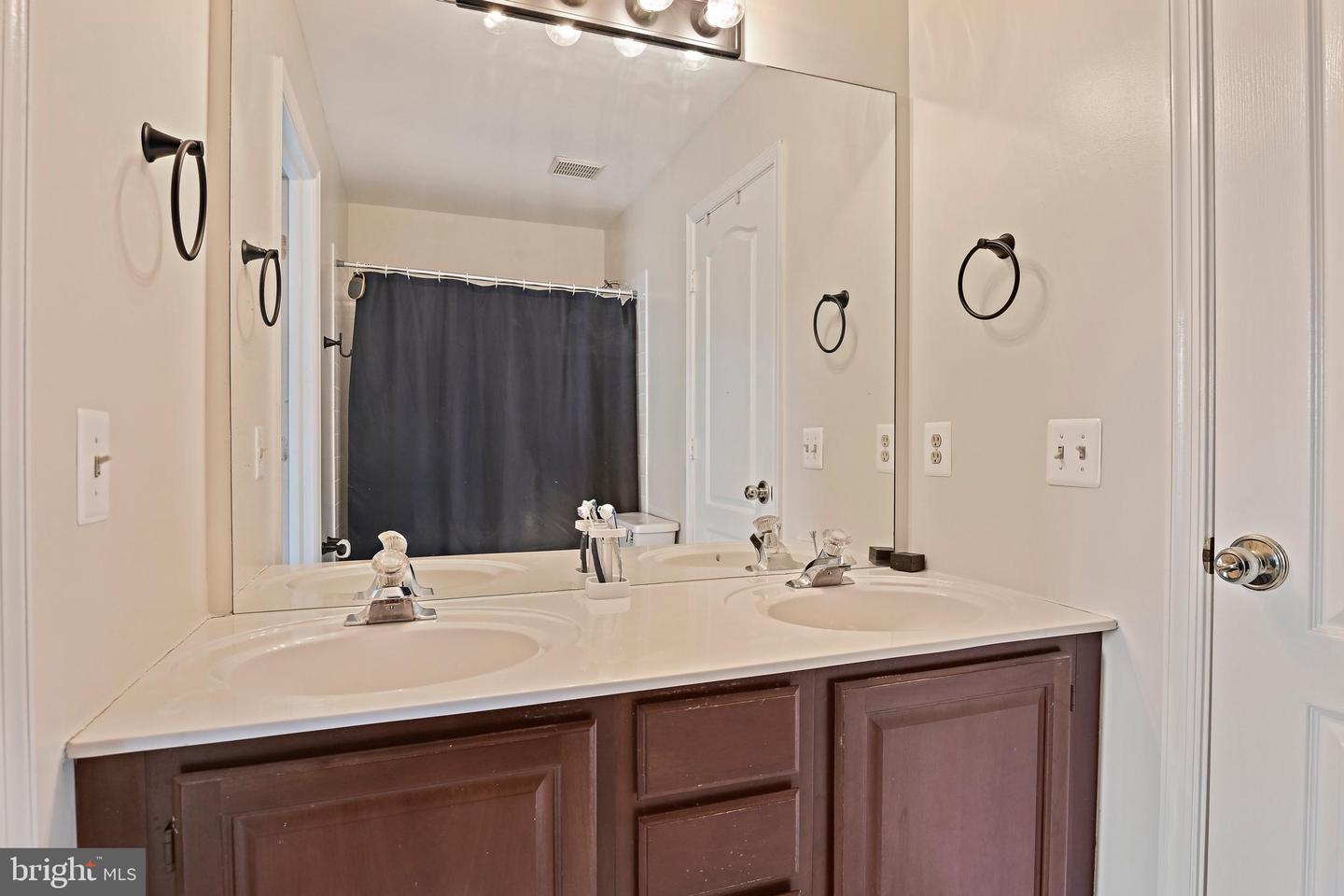 5802 HAMPTON FOREST WAY, FAIRFAX, Virginia 22030, 4 Bedrooms Bedrooms, ,4 BathroomsBathrooms,Residential,For sale,5802 HAMPTON FOREST WAY,VAFX2255354 MLS # VAFX2255354
