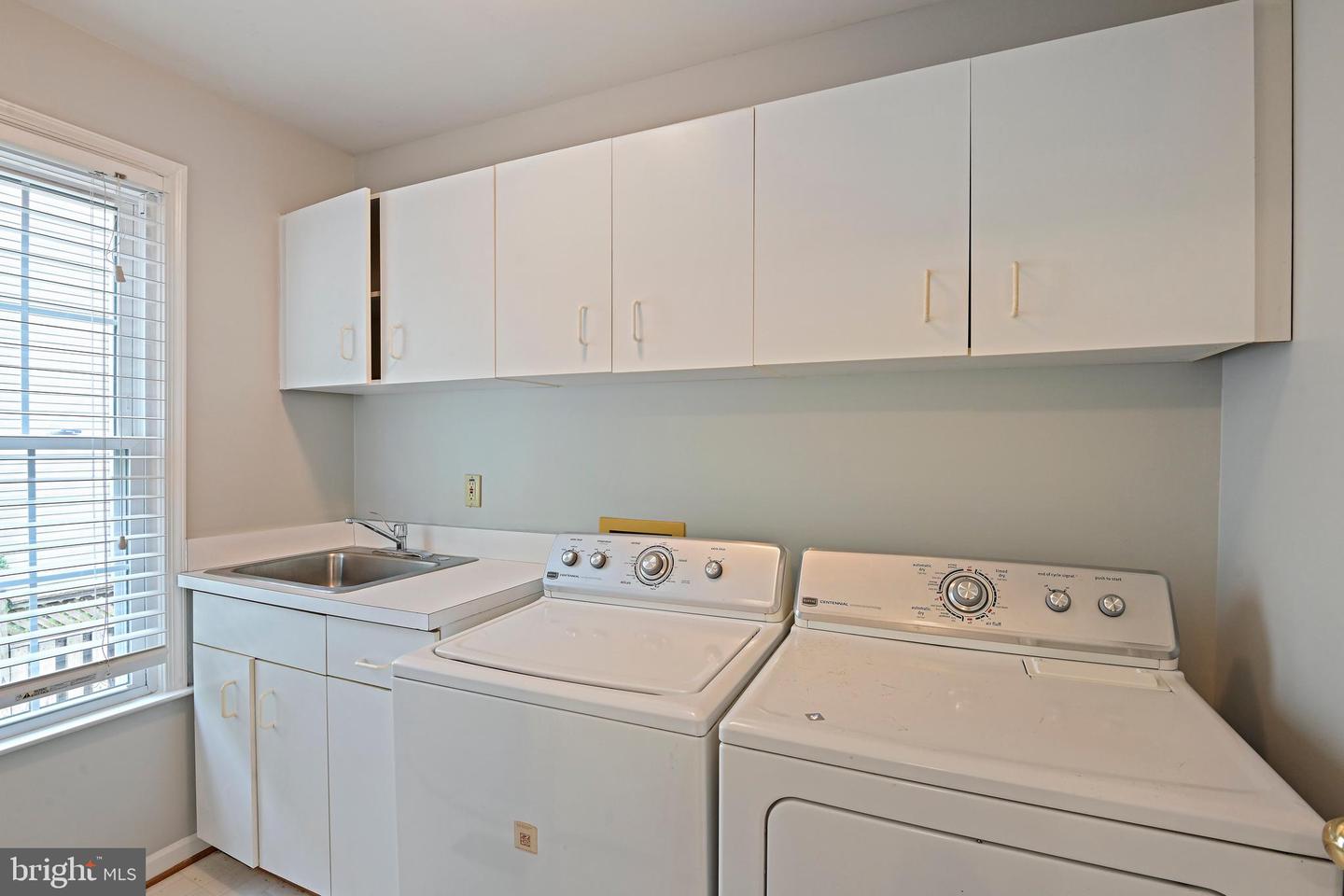 5802 HAMPTON FOREST WAY, FAIRFAX, Virginia 22030, 4 Bedrooms Bedrooms, ,4 BathroomsBathrooms,Residential,For sale,5802 HAMPTON FOREST WAY,VAFX2255354 MLS # VAFX2255354