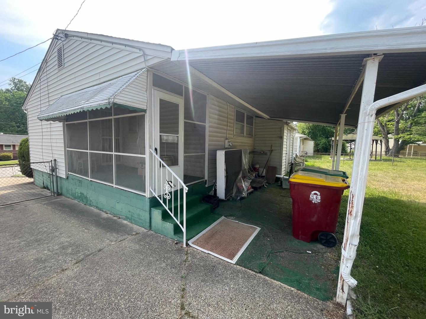 417 RONDTOP AVE, PETERSBURG, Virginia 23803, 3 Bedrooms Bedrooms, ,1 BathroomBathrooms,Residential,For sale,417 RONDTOP AVE,VAPC2000136 MLS # VAPC2000136