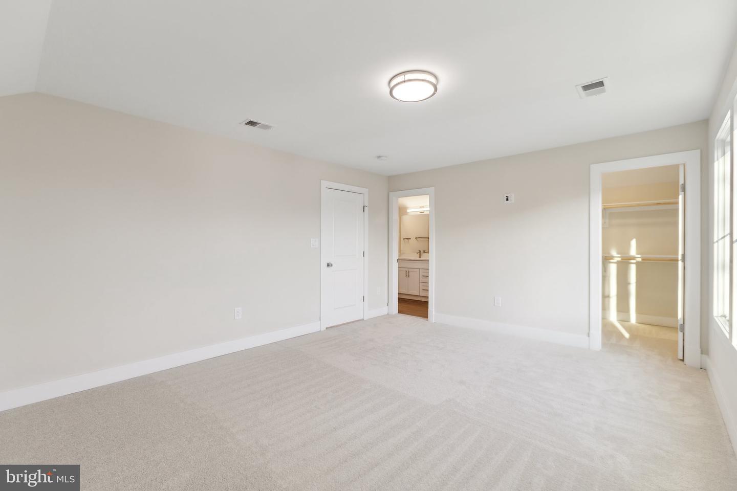 2150 N STAFFORD ST, ARLINGTON, Virginia 22207, 7 Bedrooms Bedrooms, ,8 BathroomsBathrooms,Residential,For sale,2150 N STAFFORD ST,VAAR2060704 MLS # VAAR2060704