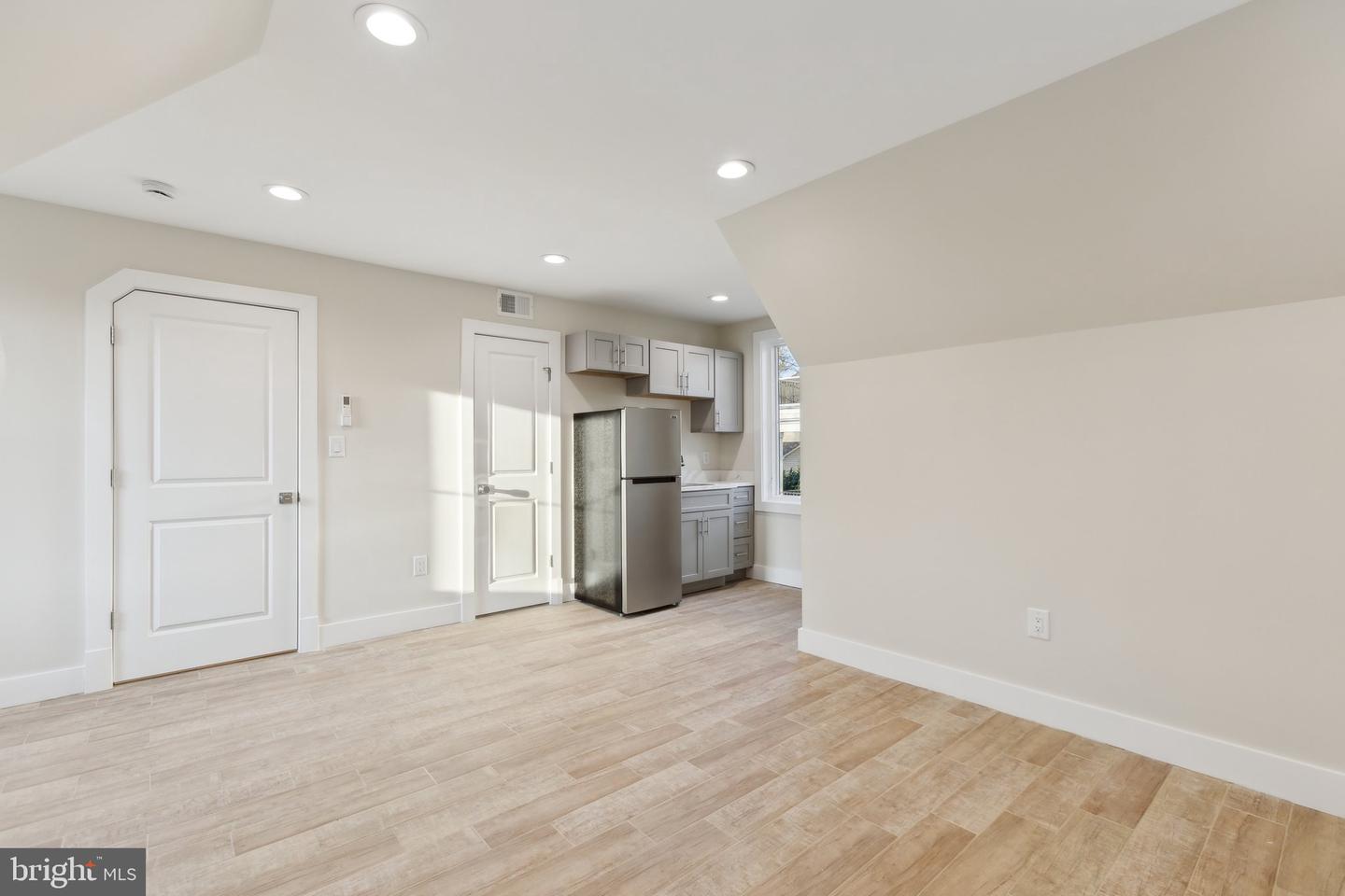 2150 N STAFFORD ST, ARLINGTON, Virginia 22207, 7 Bedrooms Bedrooms, ,8 BathroomsBathrooms,Residential,For sale,2150 N STAFFORD ST,VAAR2060704 MLS # VAAR2060704